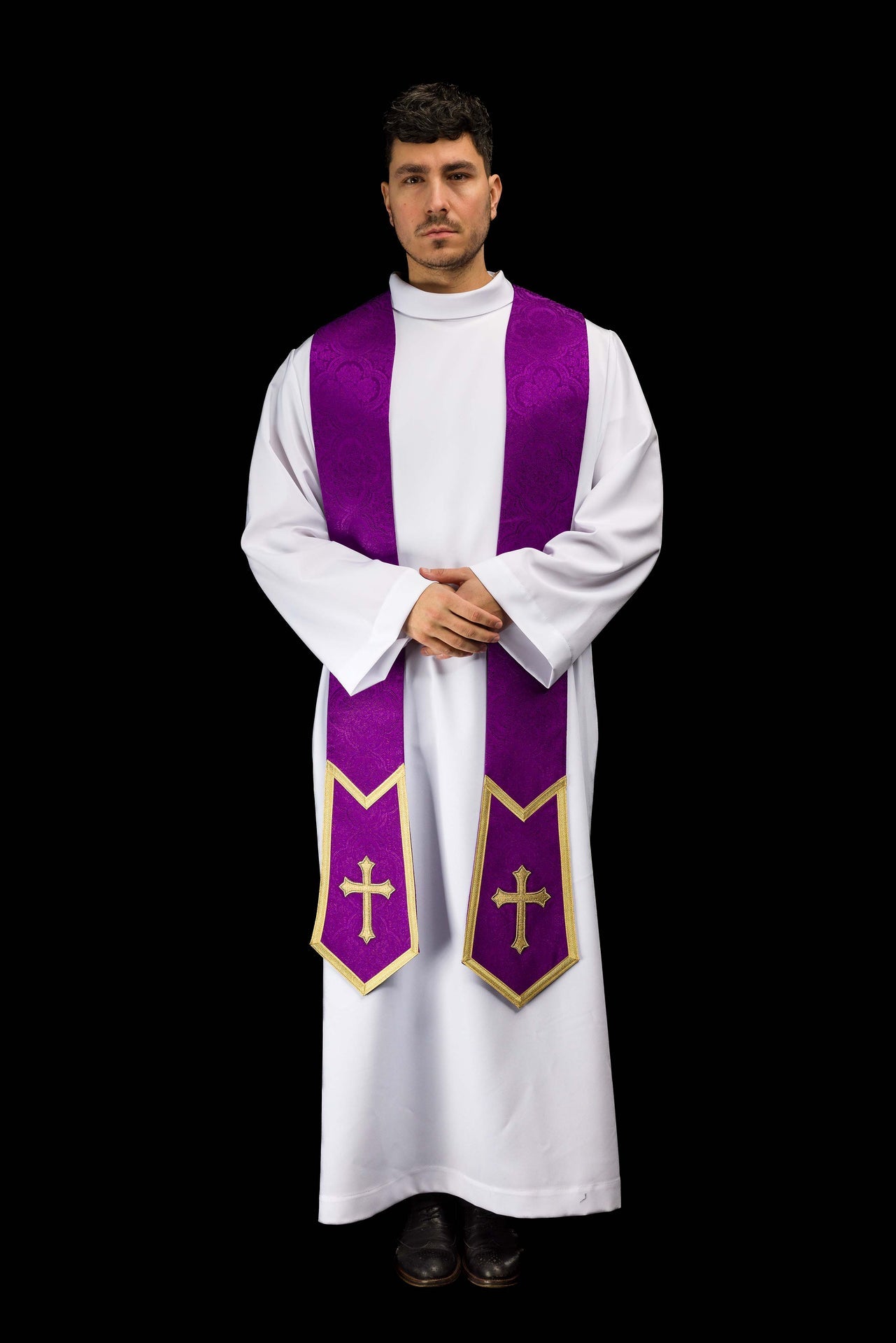 Stuła haftowana z motywem Krzyża fioletowa tkanina żakardowa - ORNATY.PL