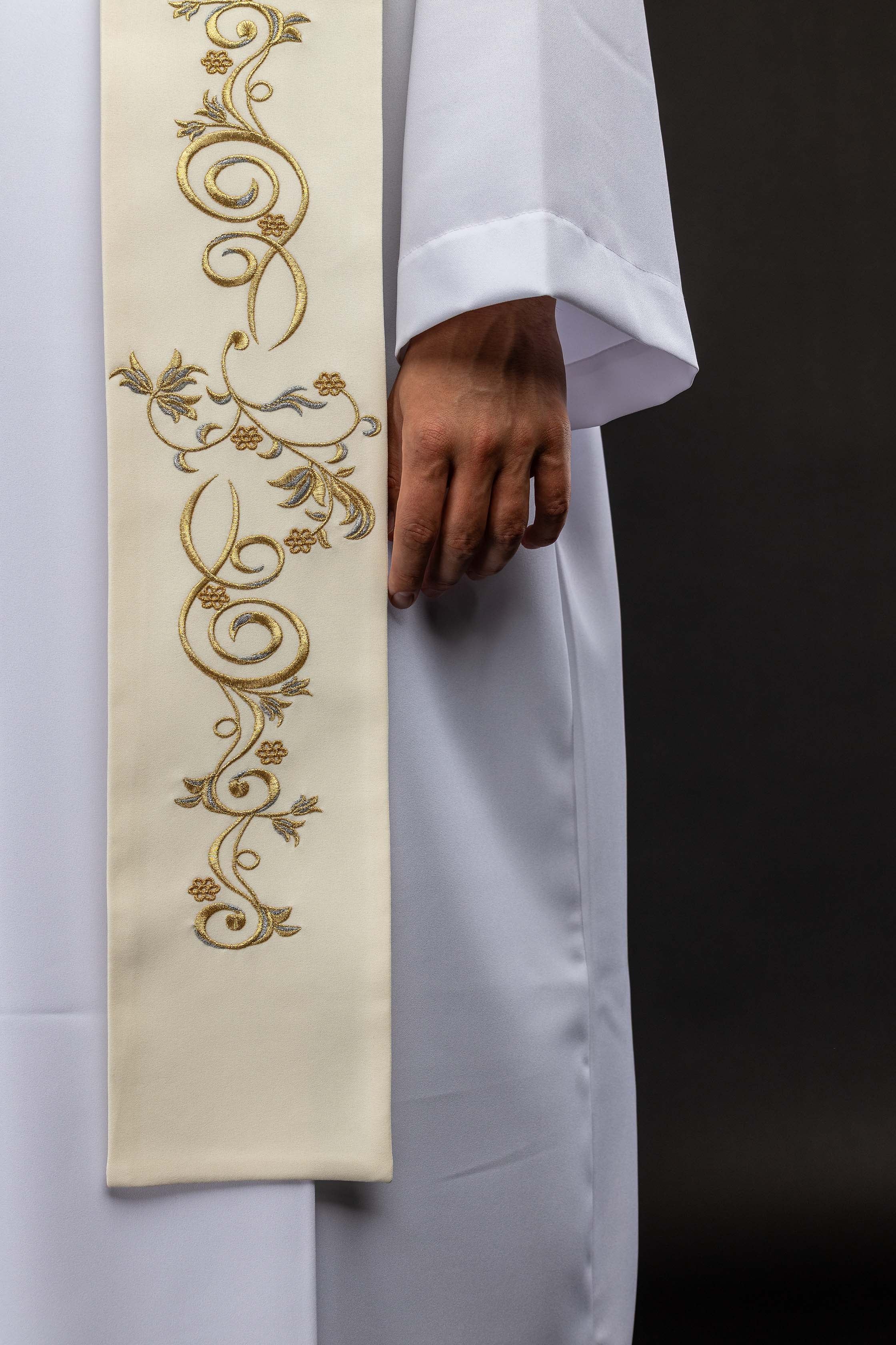 Embroidered stole with the image of Our Lady of Fatima