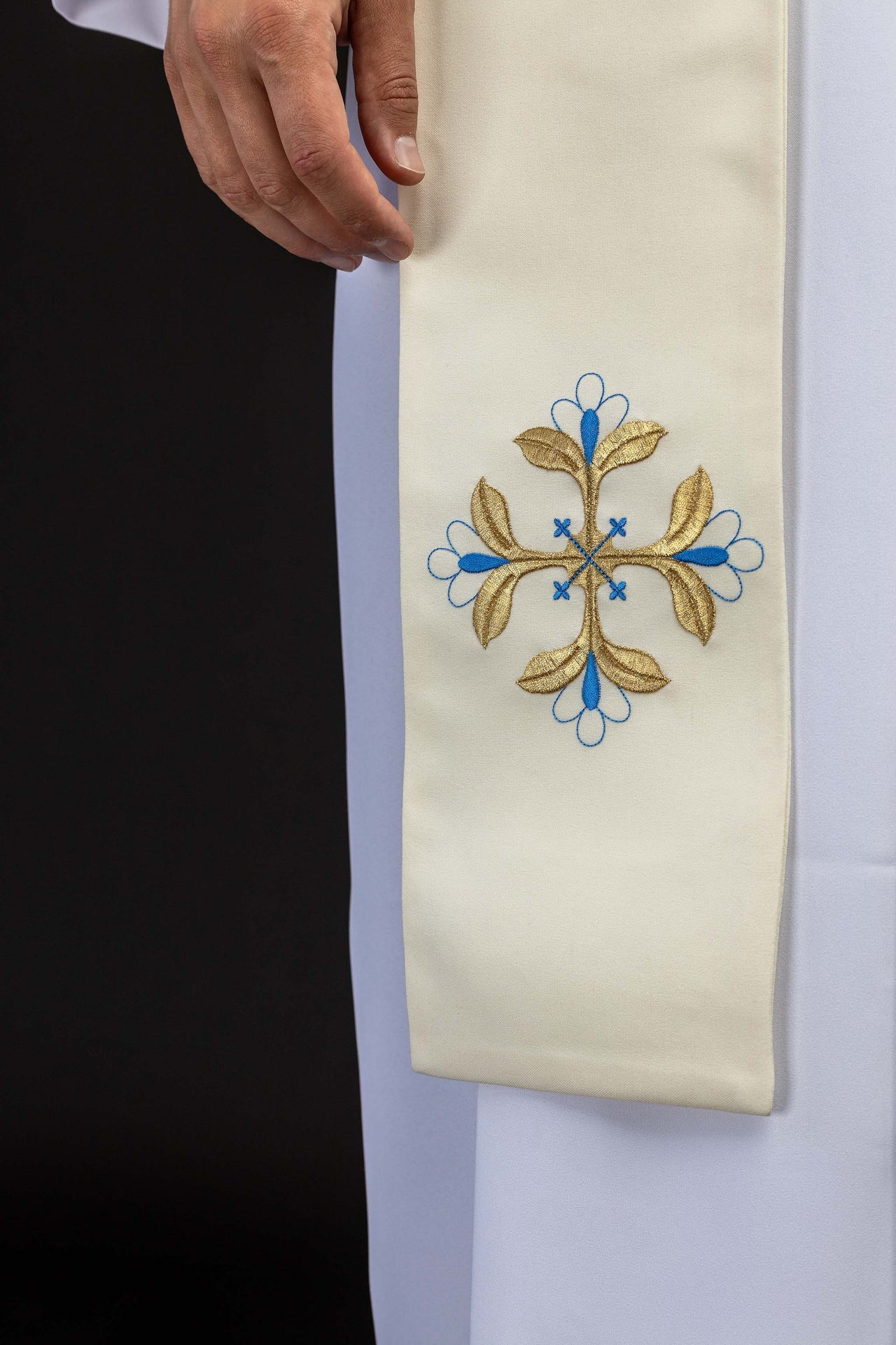 Embroidered stole with the image of Our Lady of Fatima