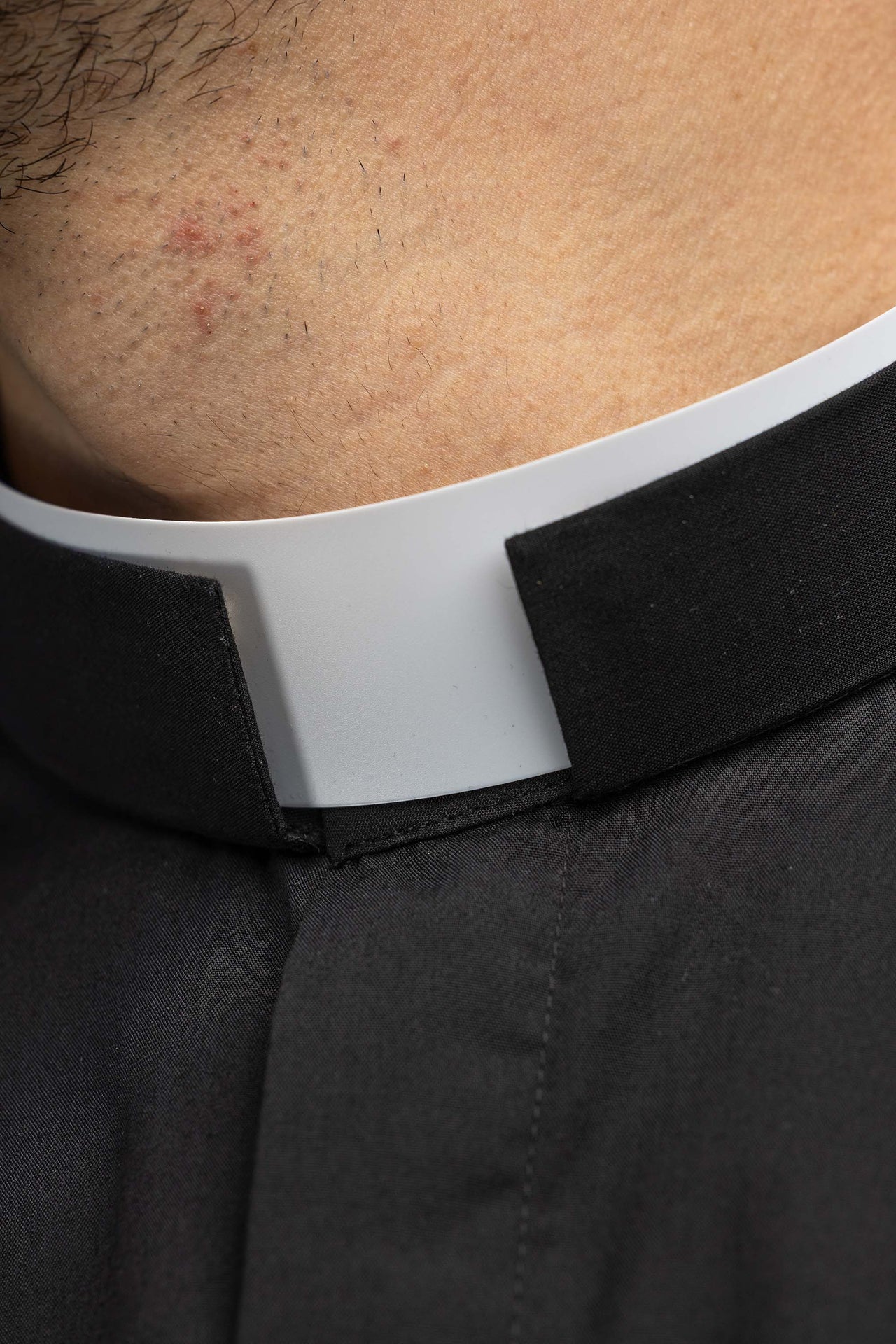 Black short-sleeved Roman clerical shirt with clerical collar