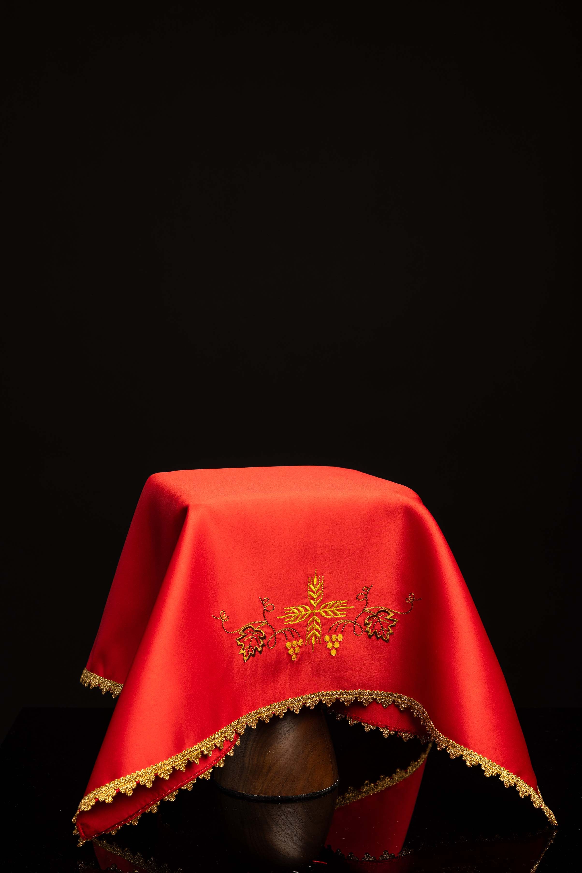 Chalice veil with gold JHS and grapes (set of 4)