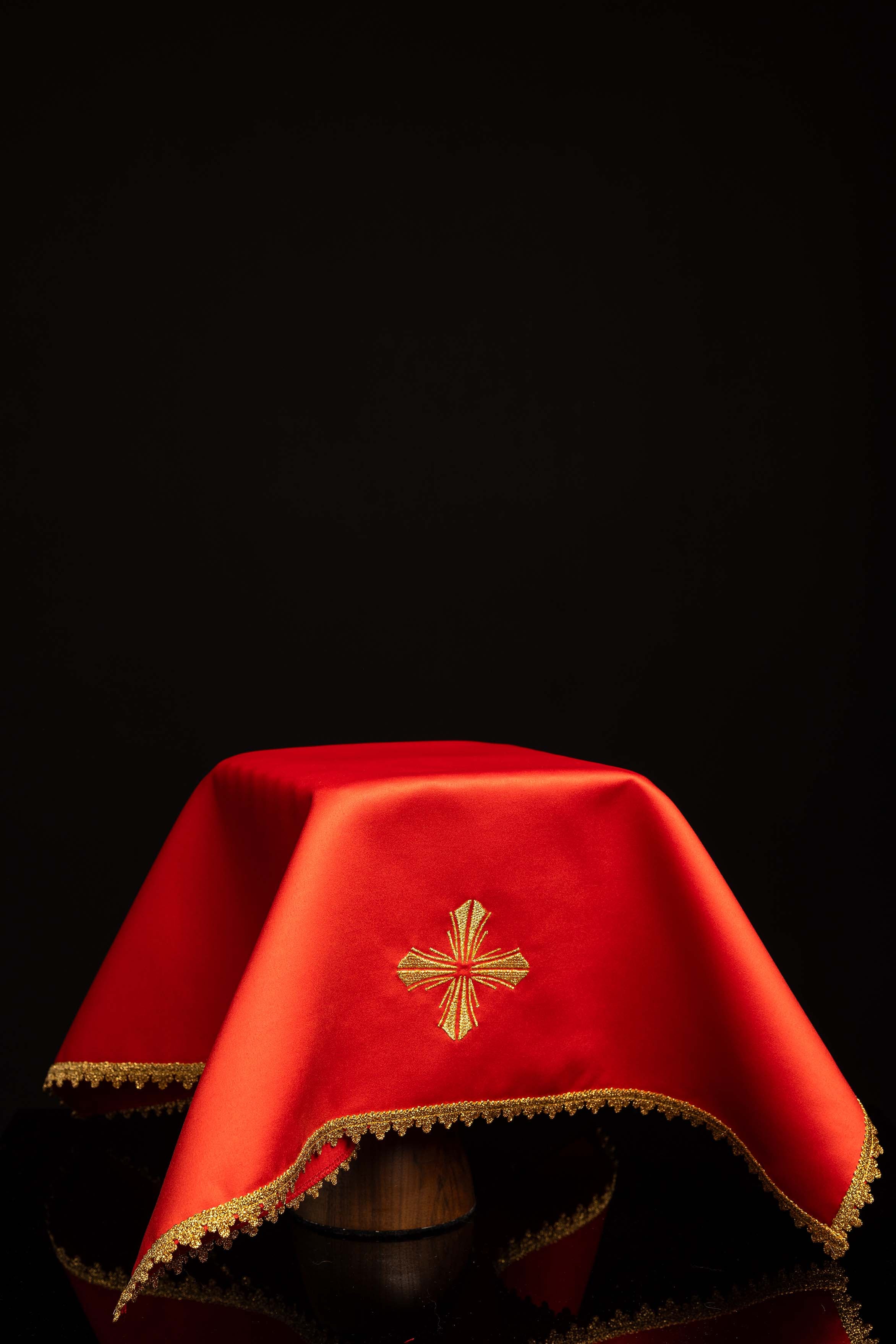 Chalice veils in 4 liturgical colors with gold cross