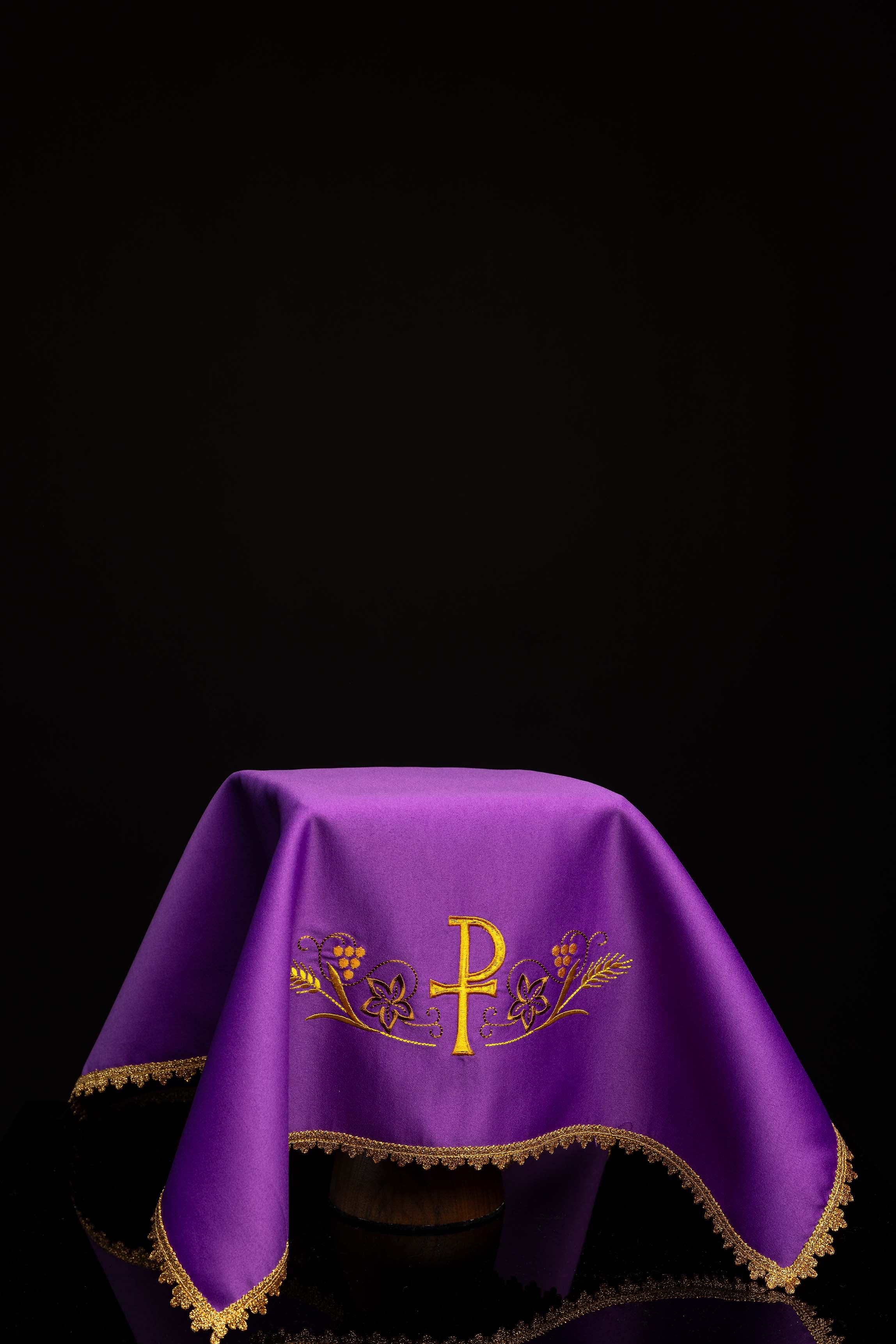 Chalice veils with PAX embroidery (4 pieces)