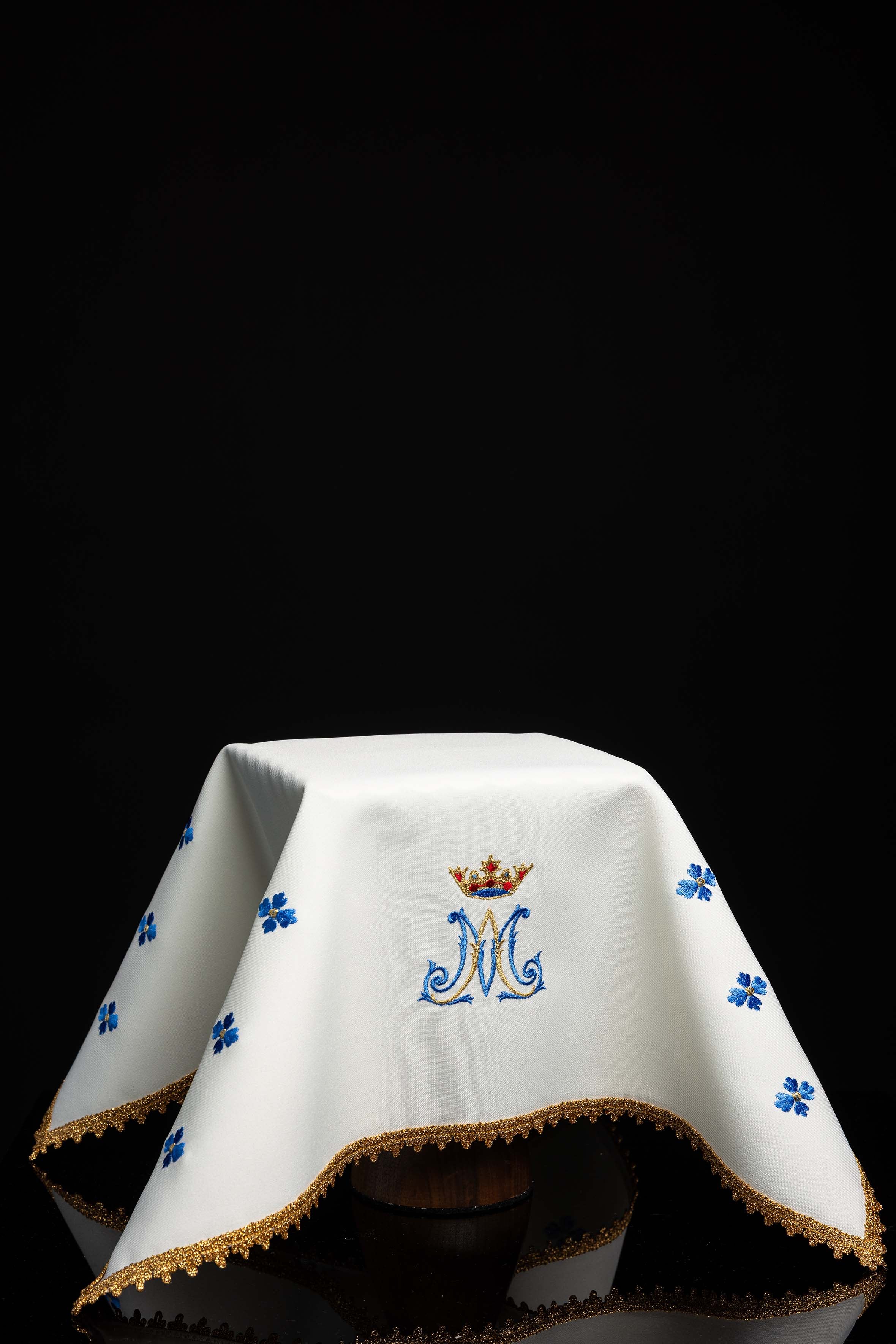 Chalice veil with blue Marian morif