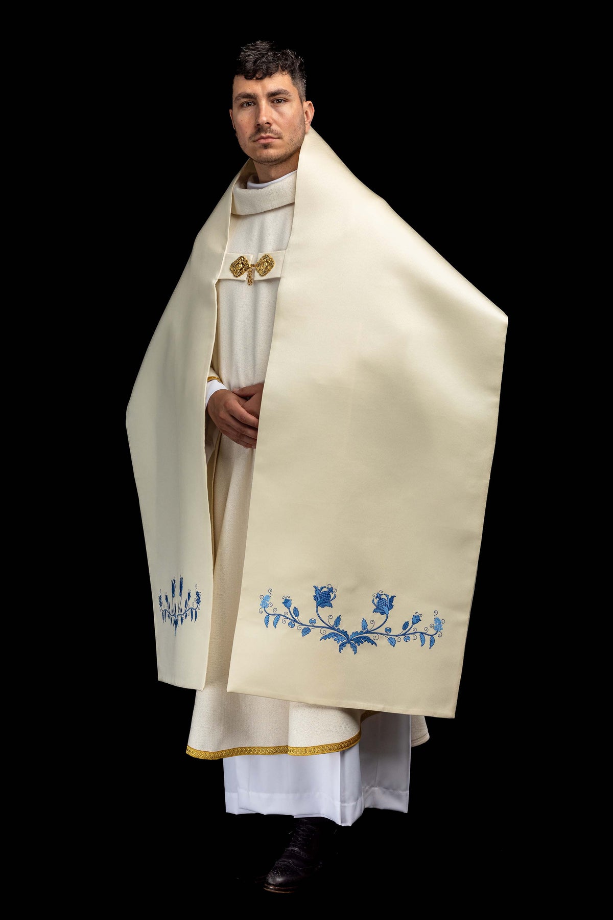 Ecru Humeral Veil with Embroidered Marian Symbol
