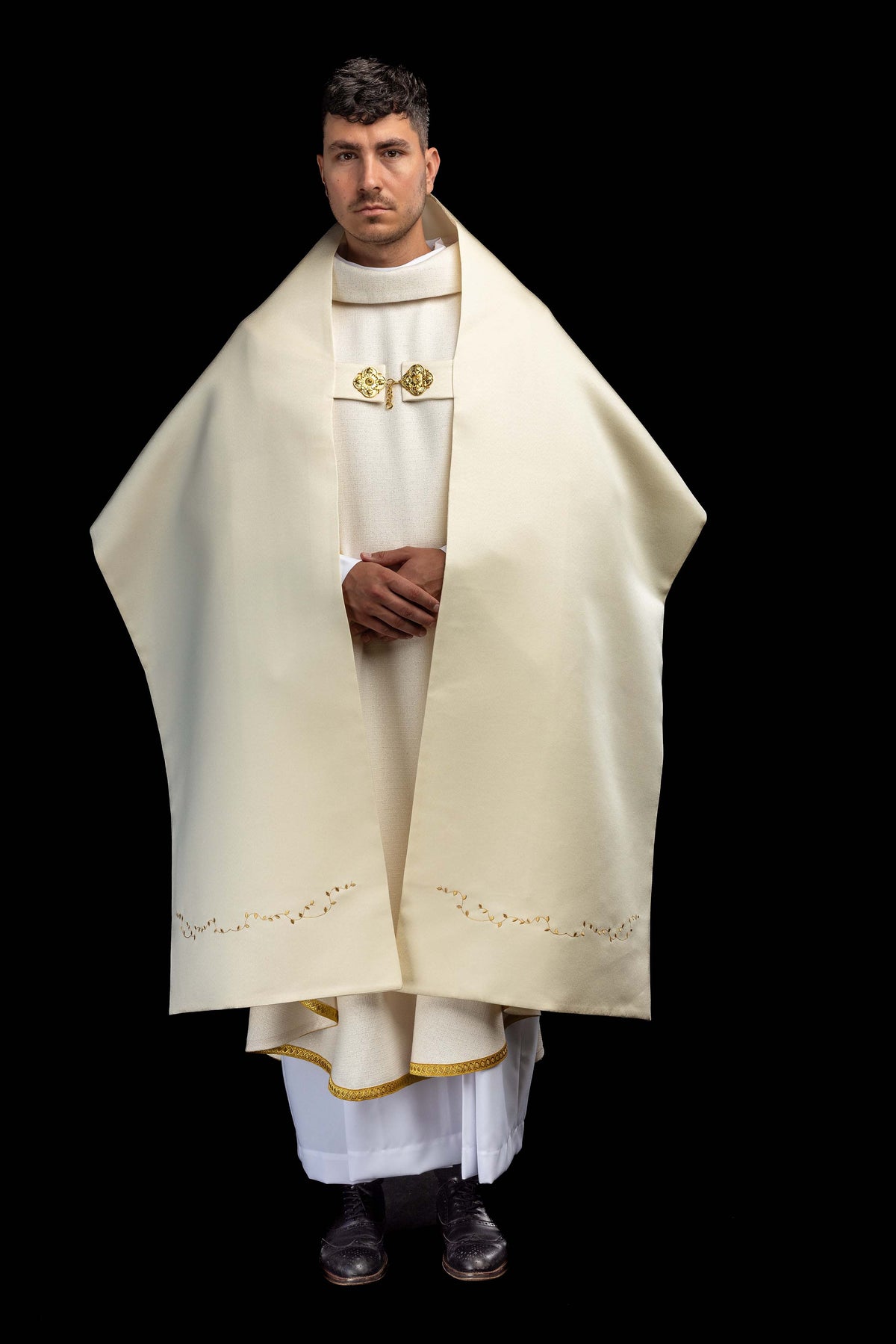 Ecru Humeral Veil with Embroidered Cross Motif