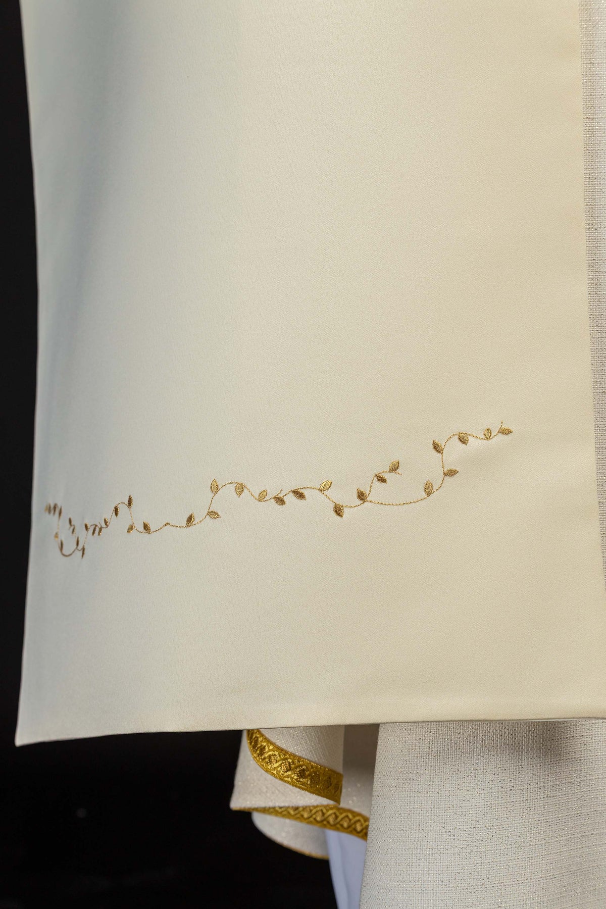 Ecru Humeral Veil with Embroidered Cross Motif