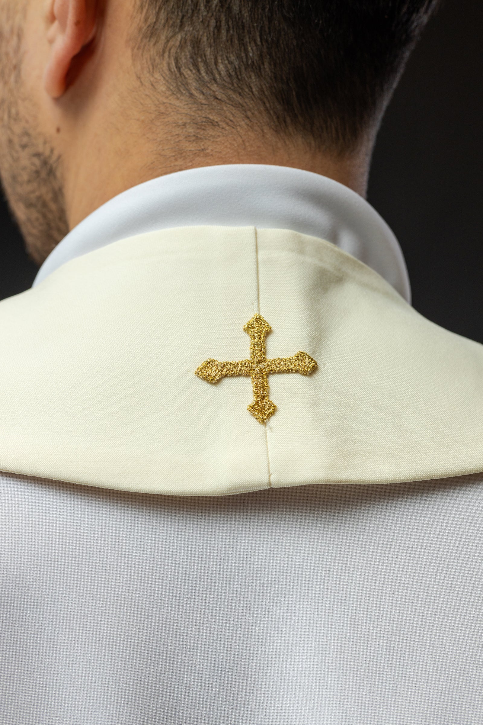 Embroidered priestly stole with cross and grapes in ecru