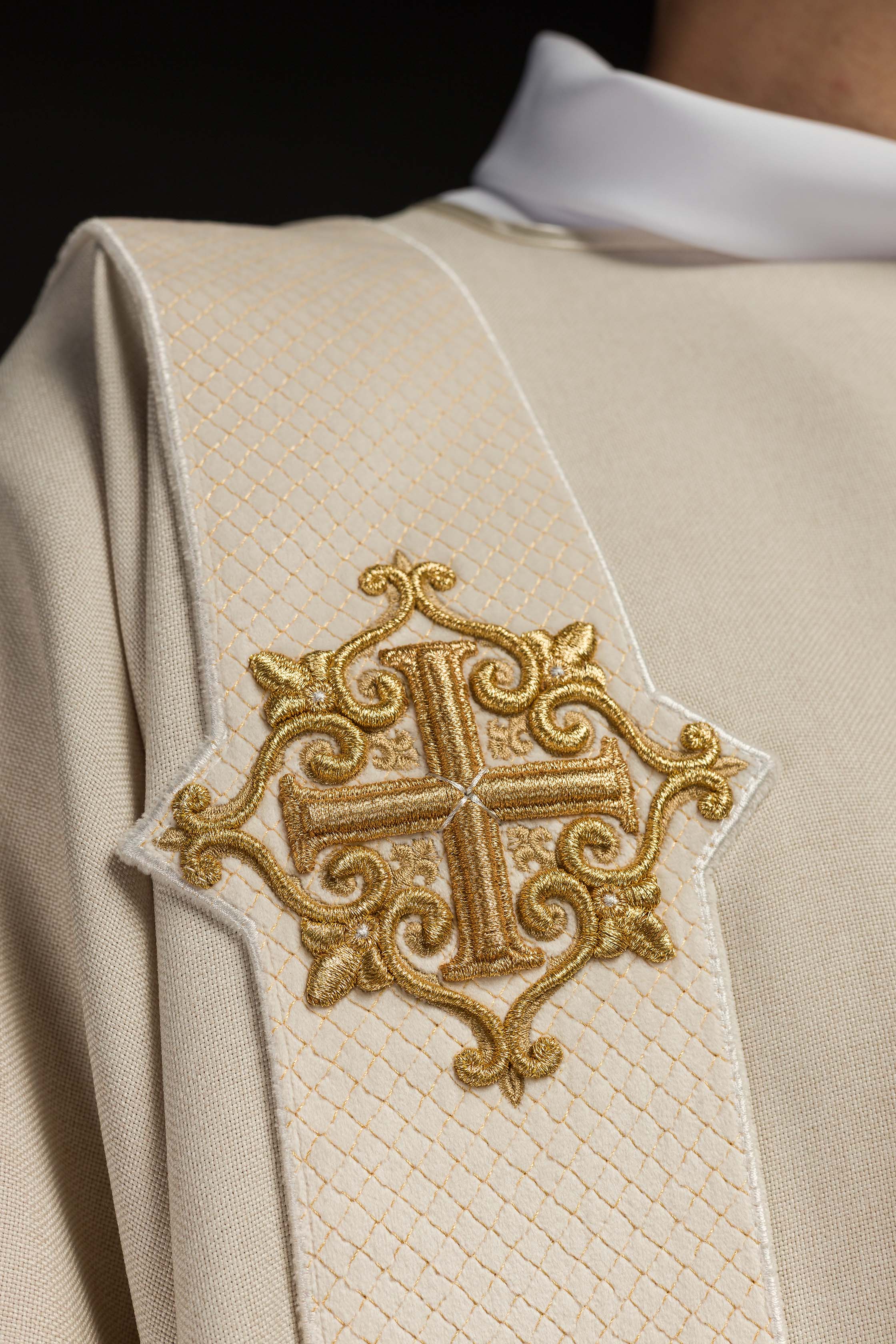 Ecru dalmatic with velvet bands and cross symbols - CHASUBLES.COM