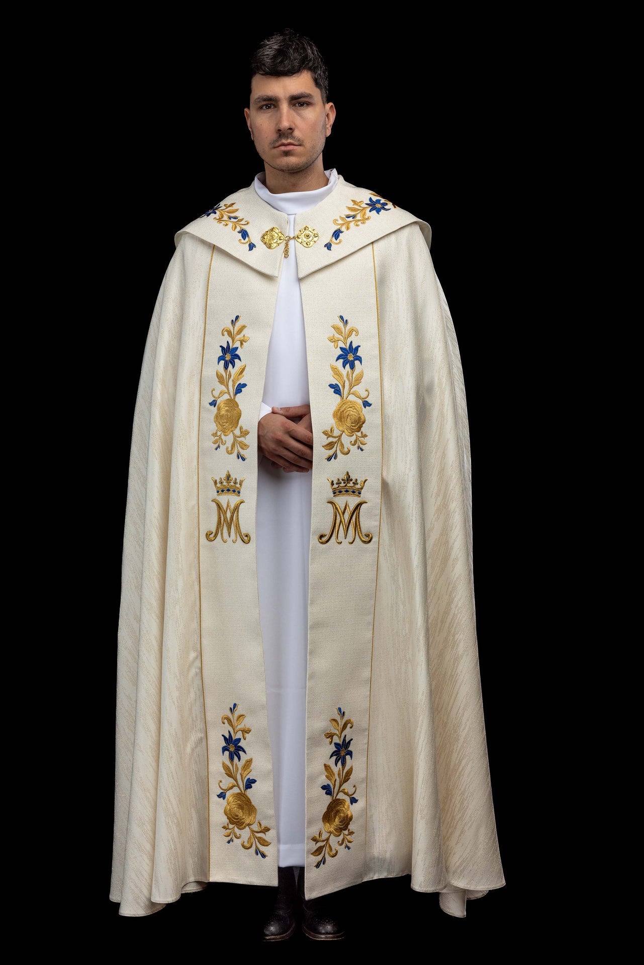 Ecru embroidered cope with a Marian symbol