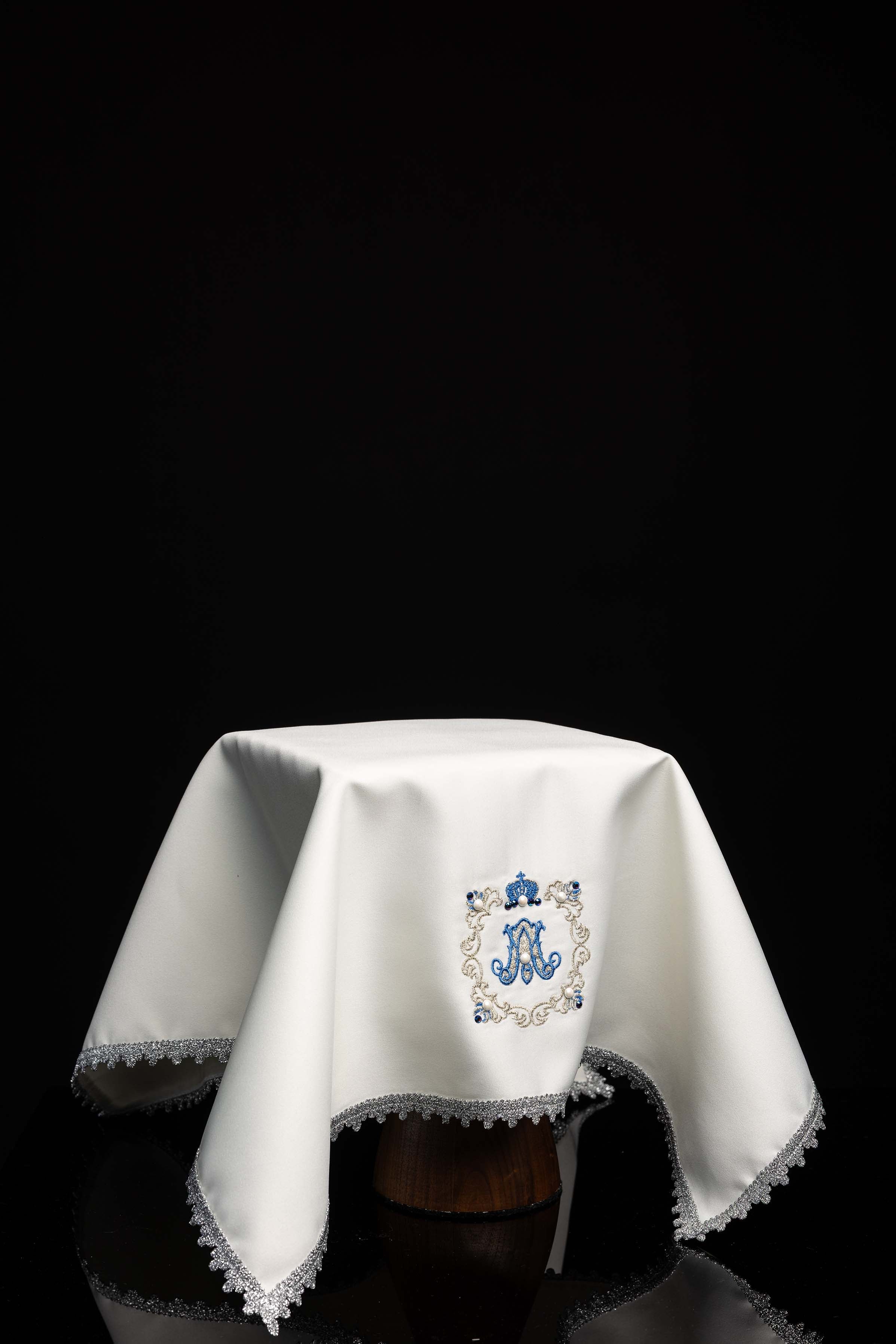 Chalice veil with Marian embroidery