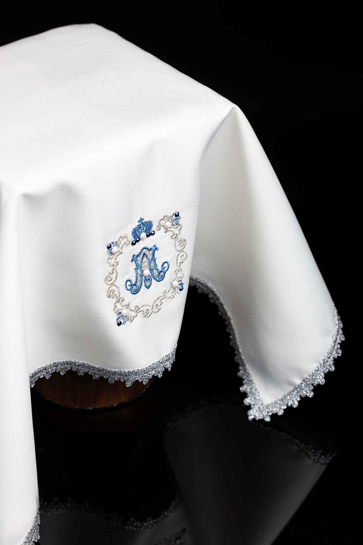 Chalice veil with Marian embroidery