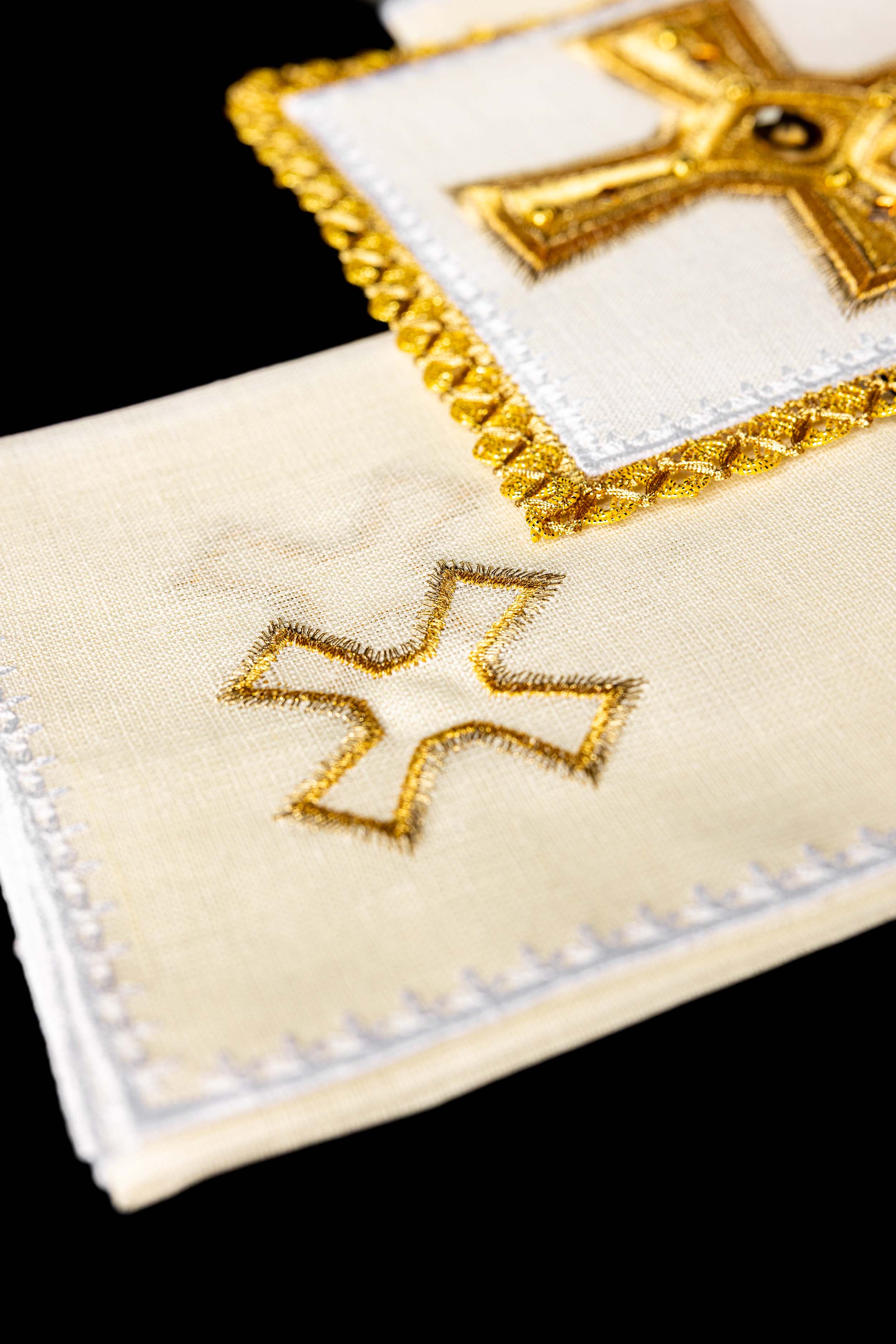Linen Chalice Linens Richly Embroidered with Stones - CHASUBLES.COM