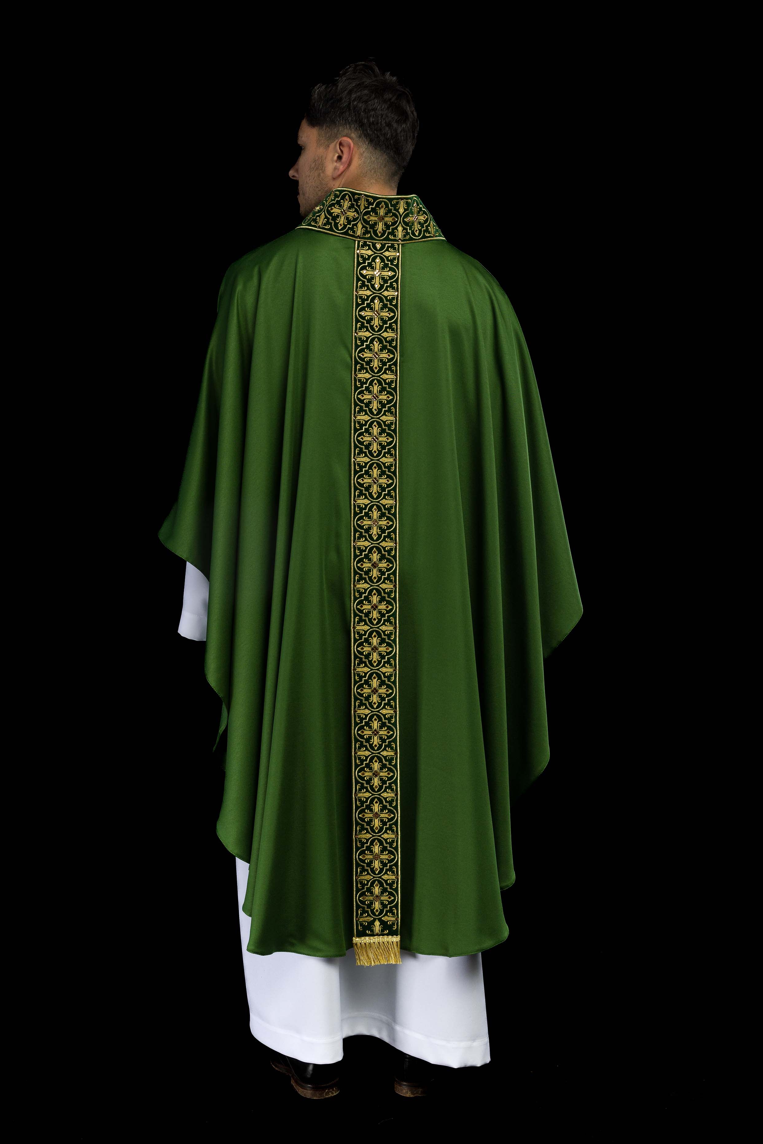 Green chasuble finished with 500 green faceted stones - CHASUBLES.COM