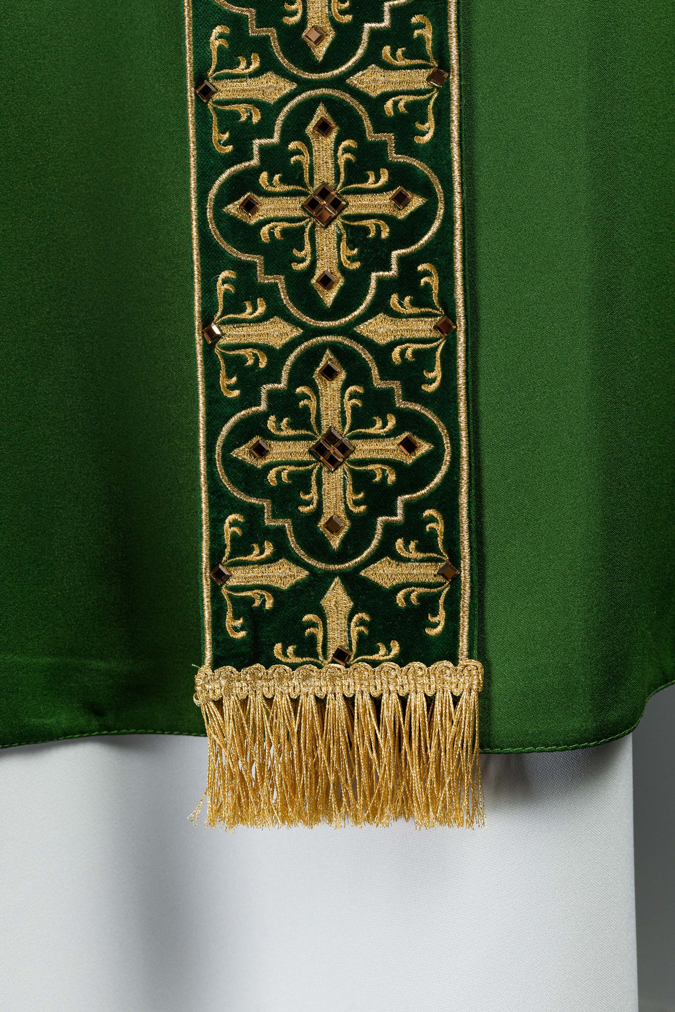 Green chasuble finished with 500 green faceted stones - CHASUBLES.COM