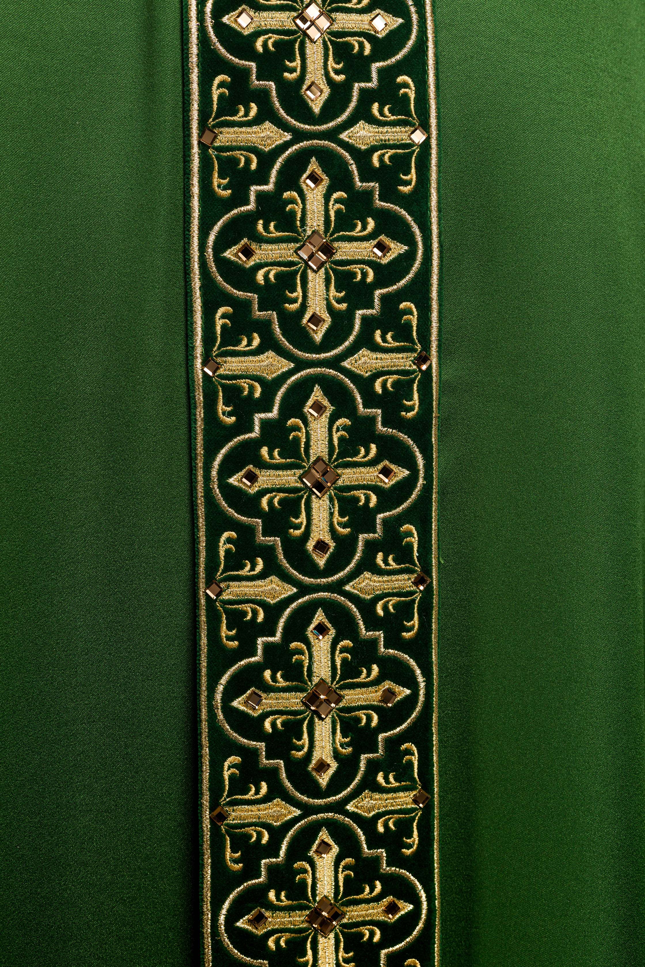 Green chasuble finished with 500 green faceted stones - CHASUBLES.COM