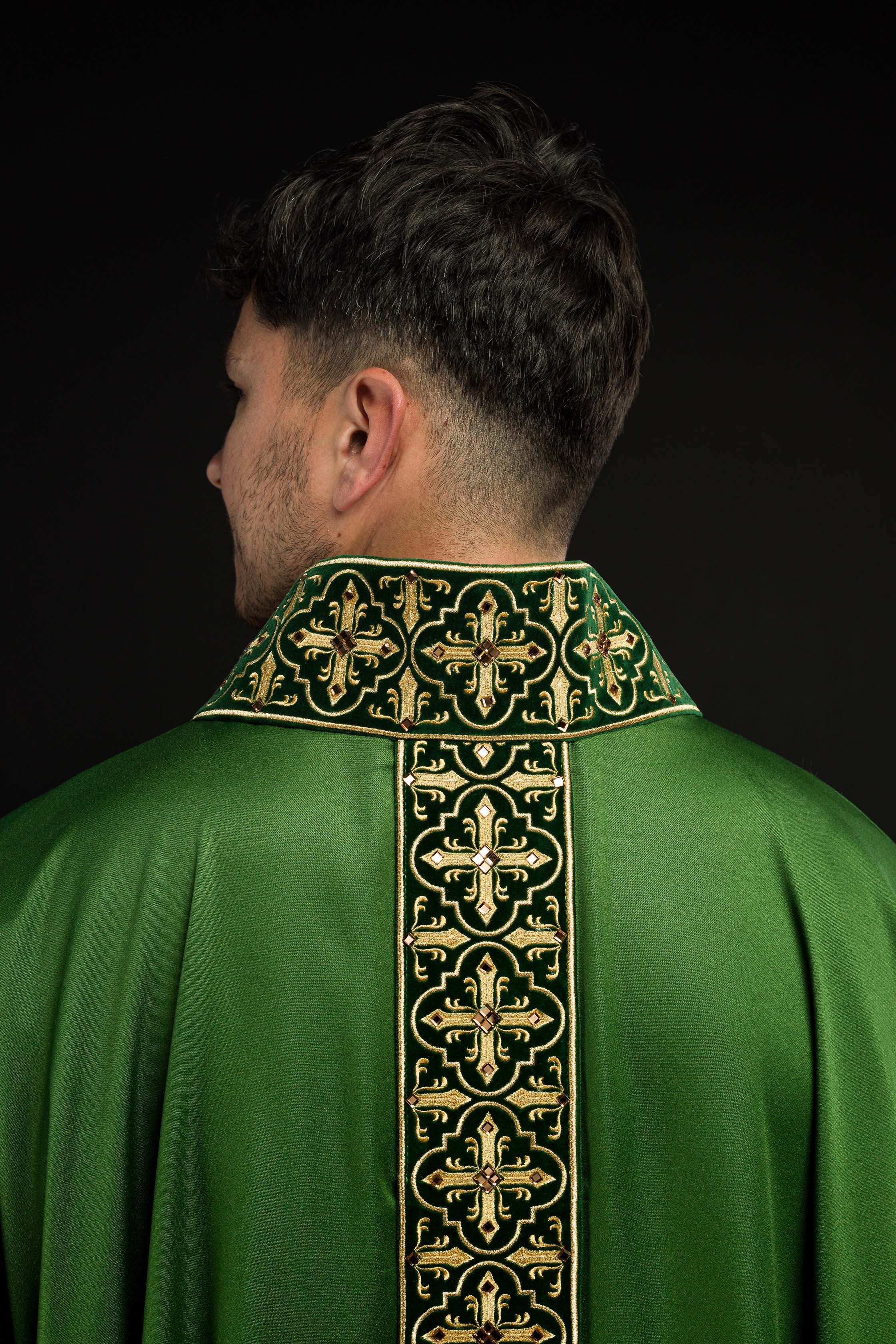 Green chasuble finished with 500 green faceted stones - CHASUBLES.COM