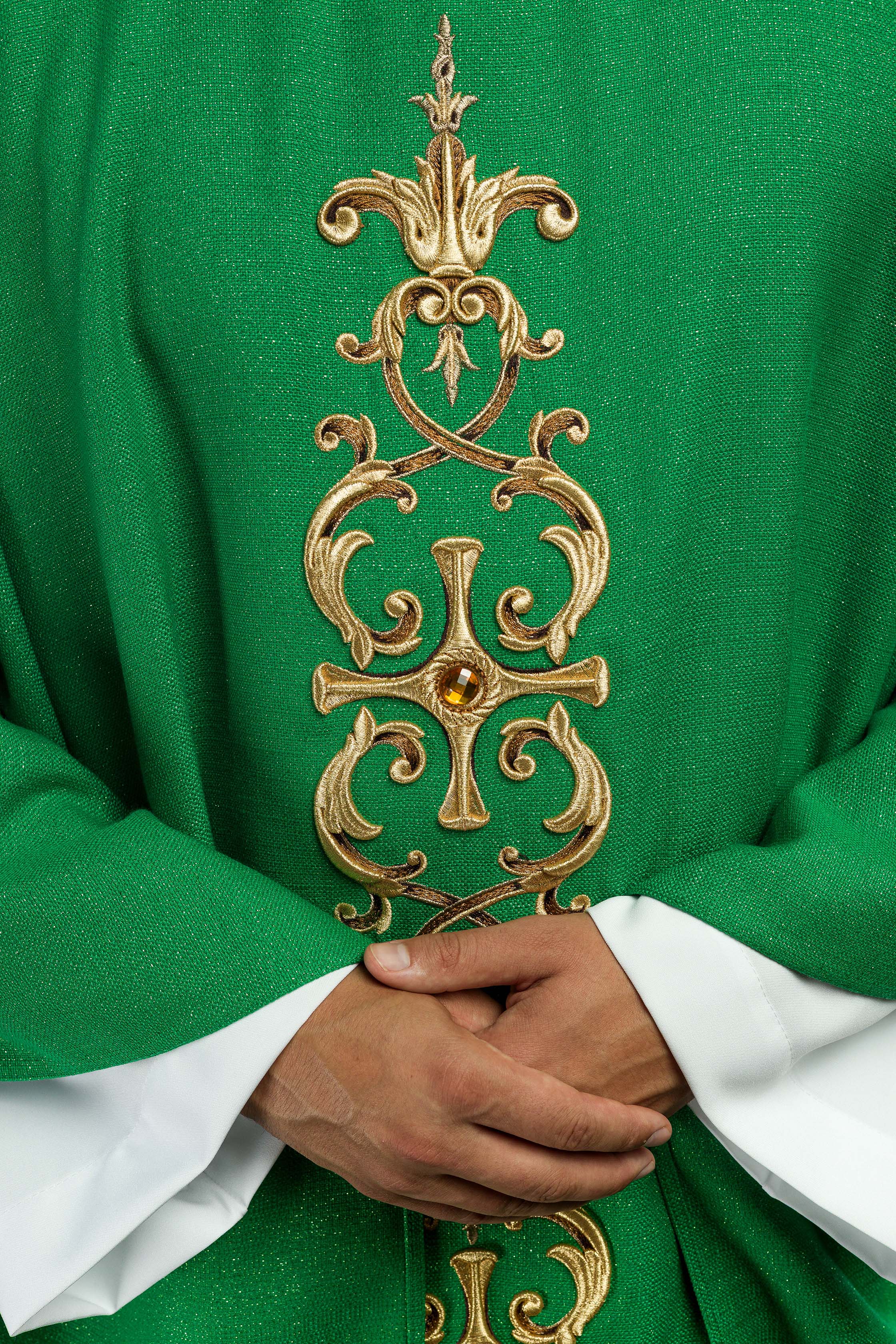 Green chasuble richly embroidered with gemstones - CHASUBLES.COM