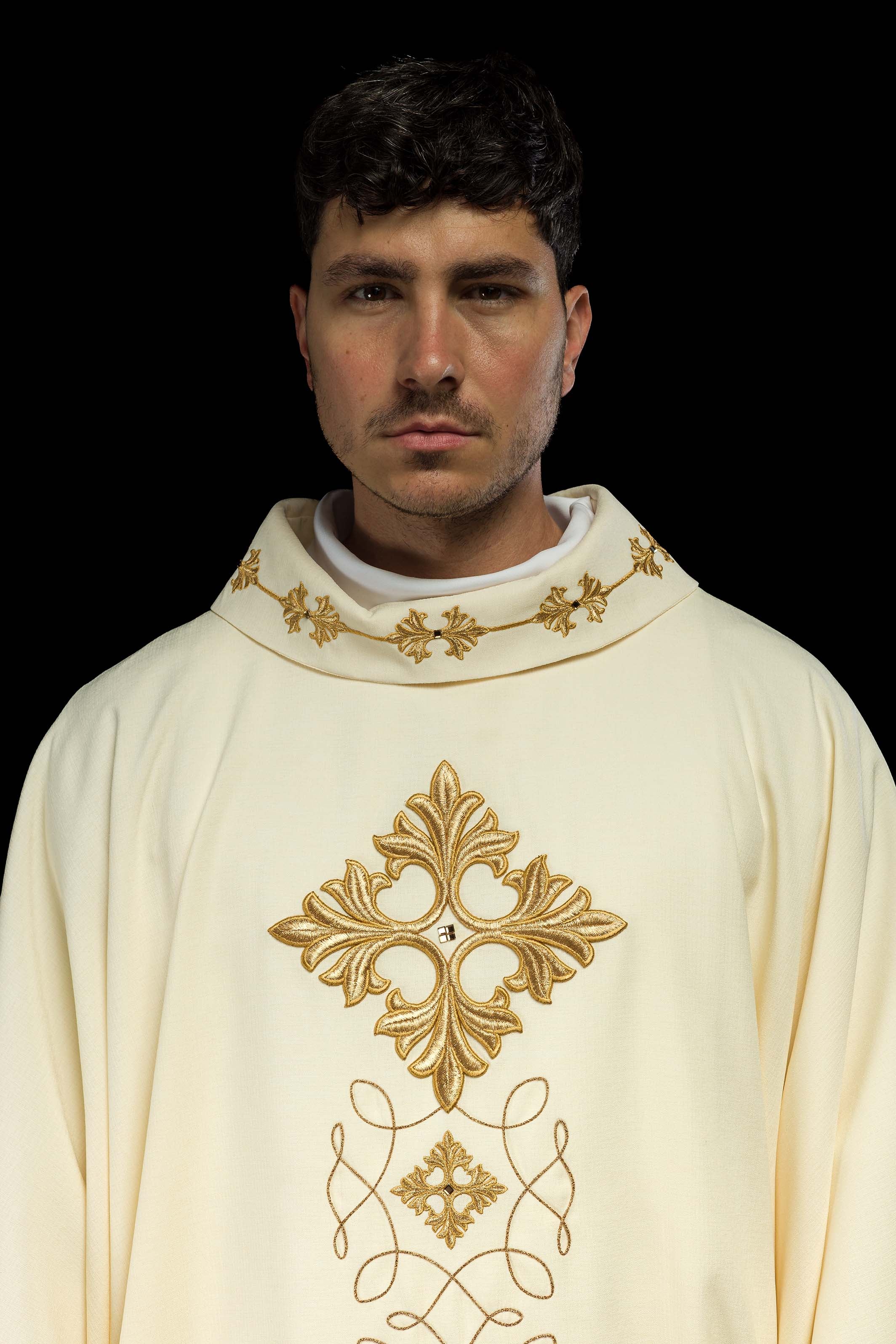 Ivory chasuble with embroidery inspired by rosary - CHASUBLES.COM