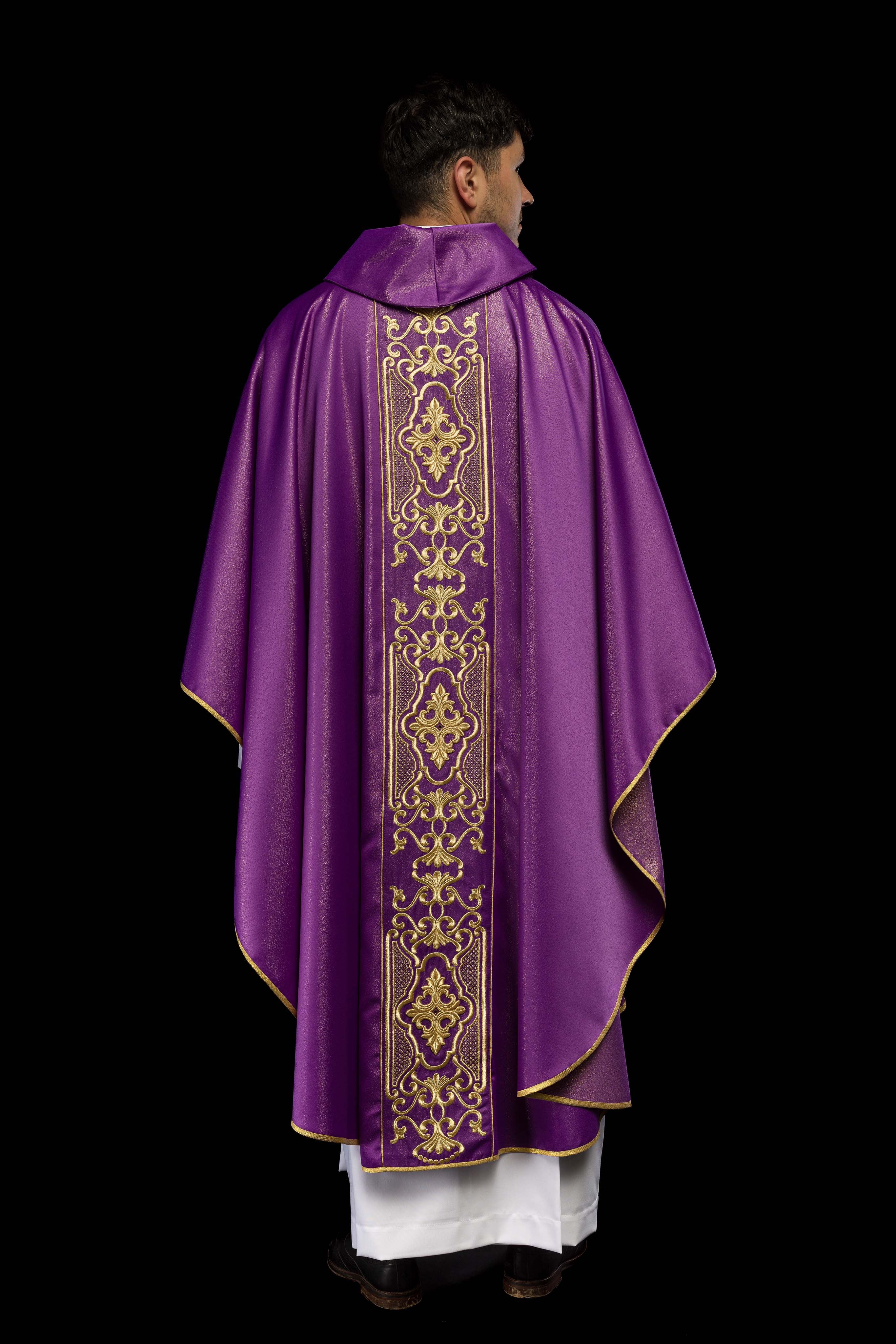 Purple chasuble richly embroidered, shining - CHASUBLES.COM