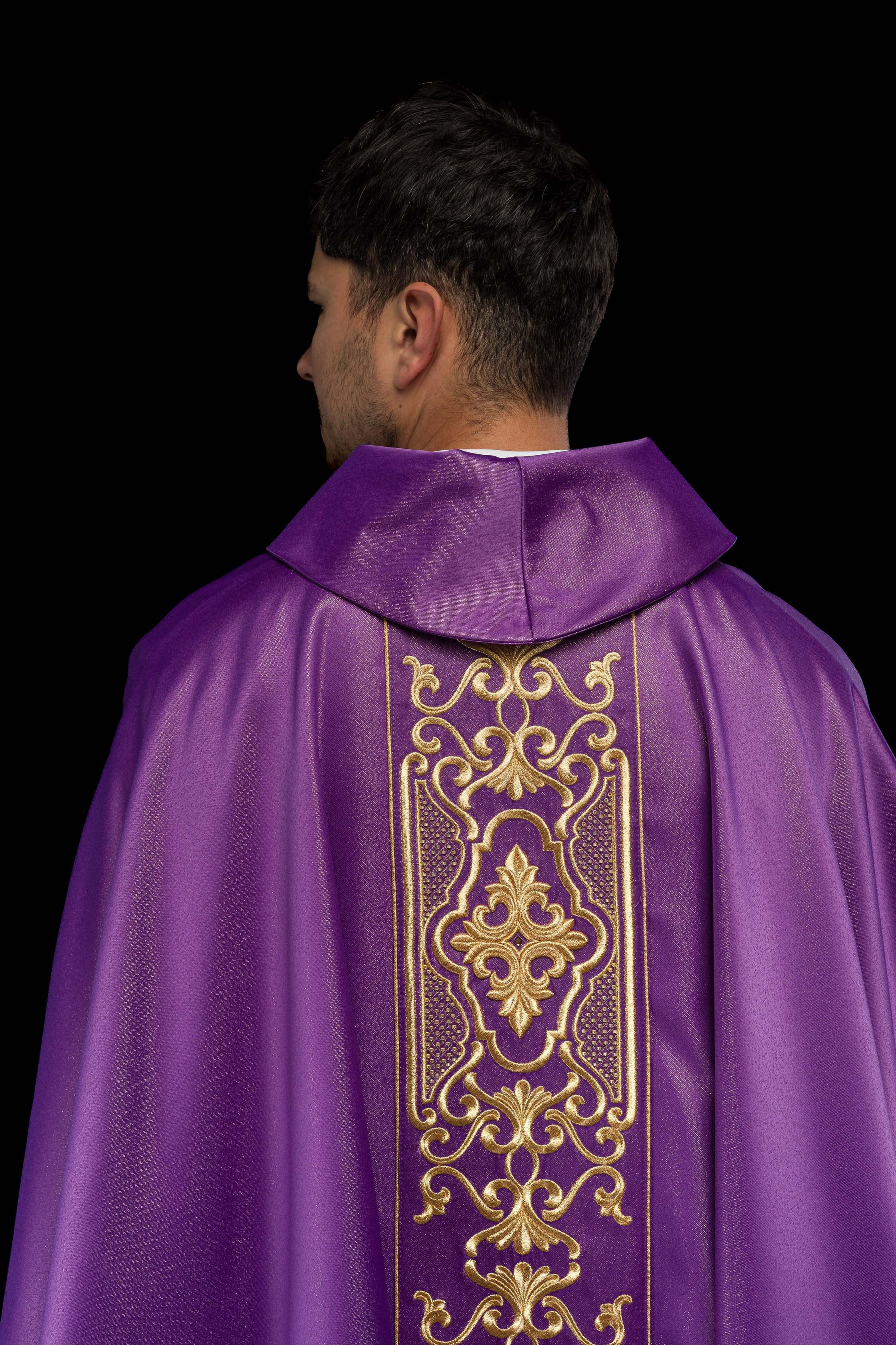 Purple chasuble richly embroidered, shining - CHASUBLES.COM