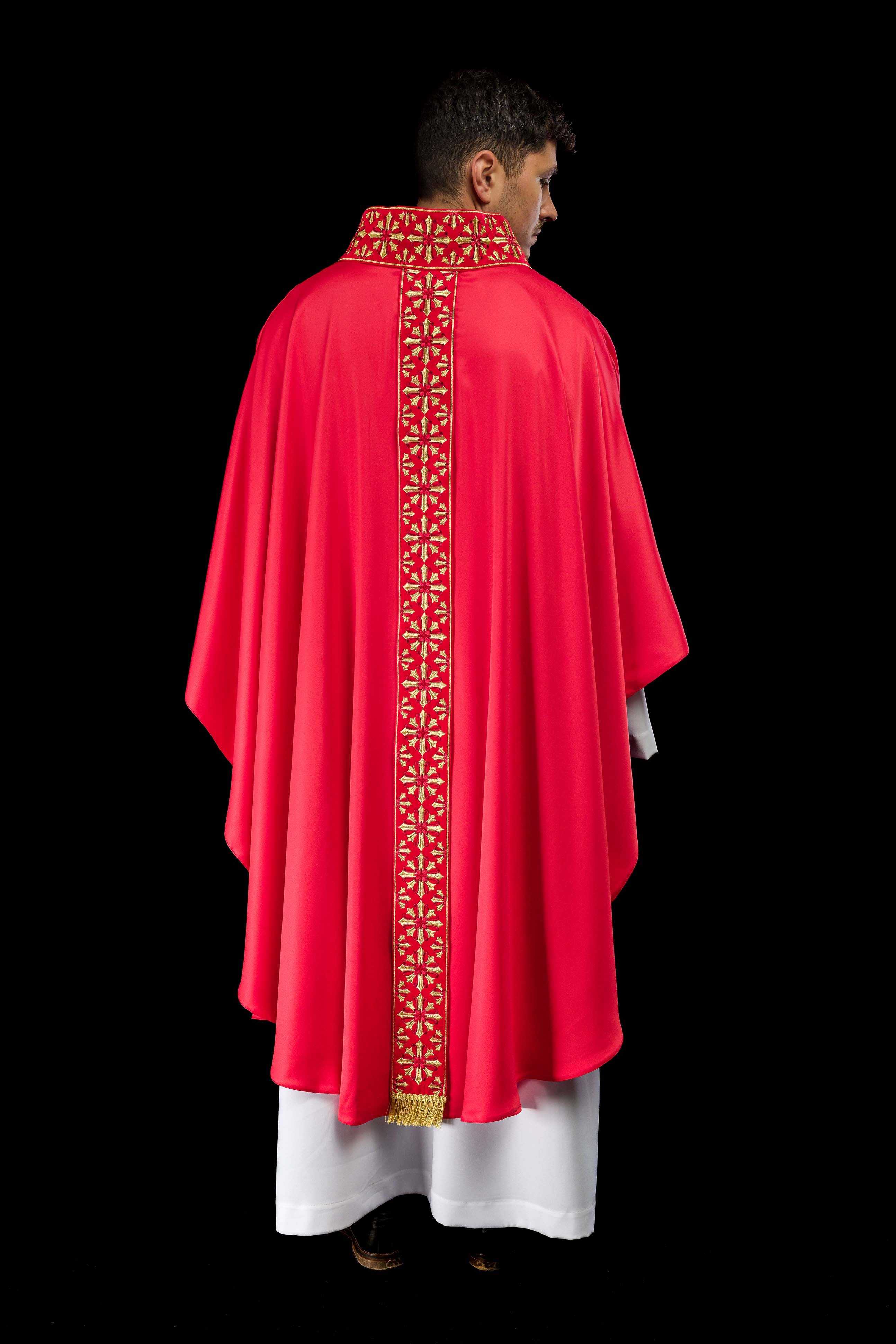 Red chasuble with cross neck and shiny embroidery - CHASUBLES.COM