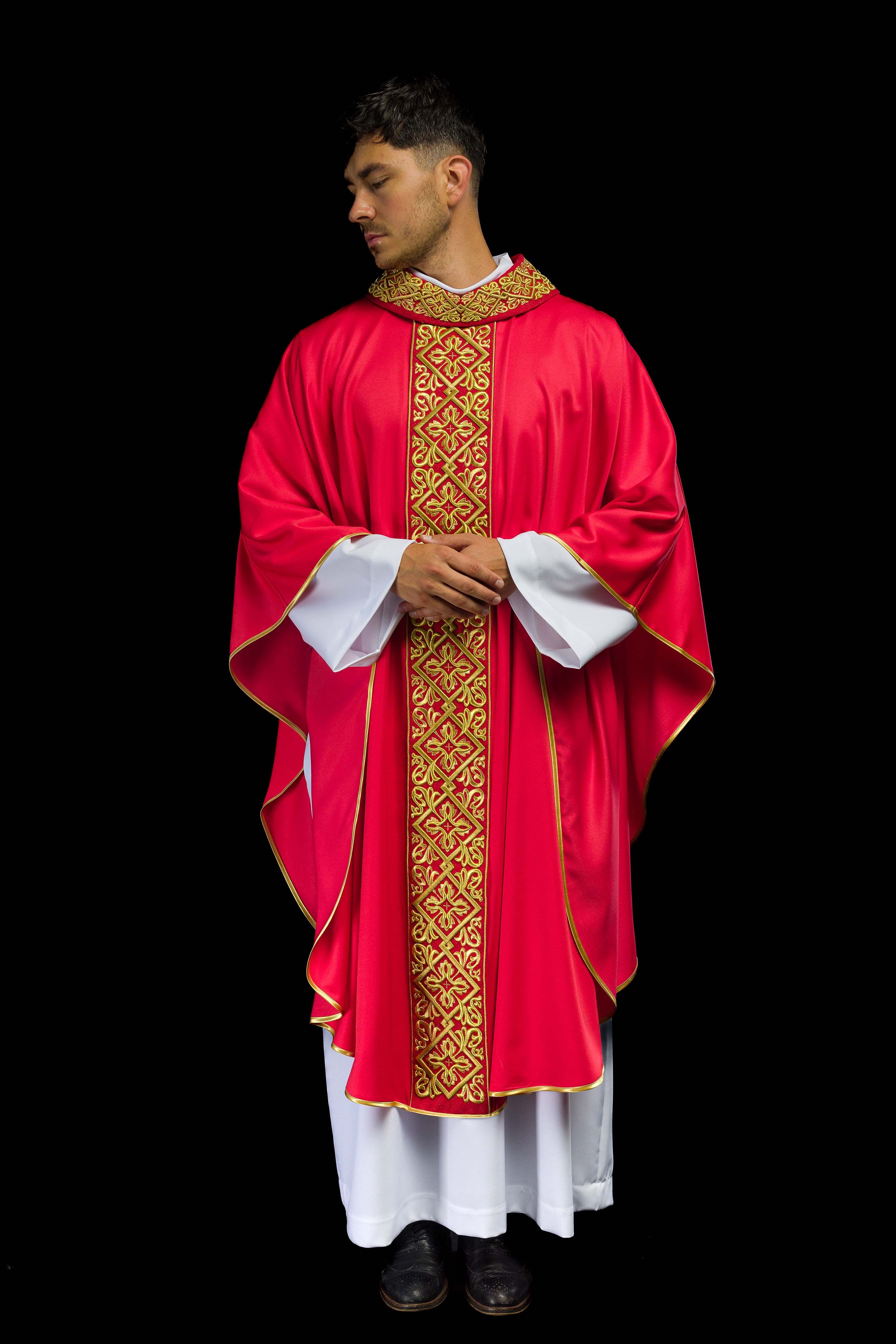 Red chasuble with embroidered collar - CHASUBLES.COM