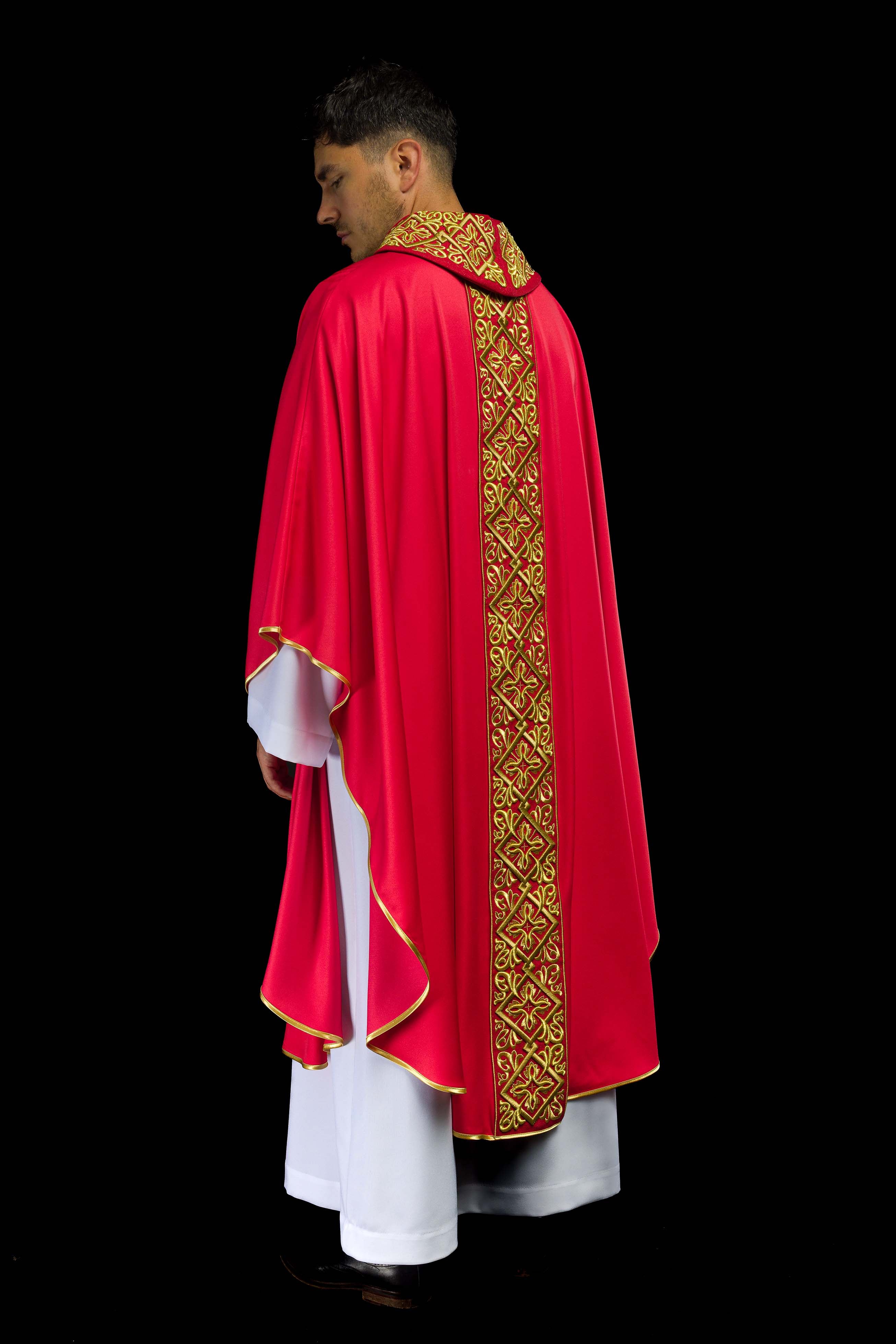 Red chasuble with embroidered collar - CHASUBLES.COM