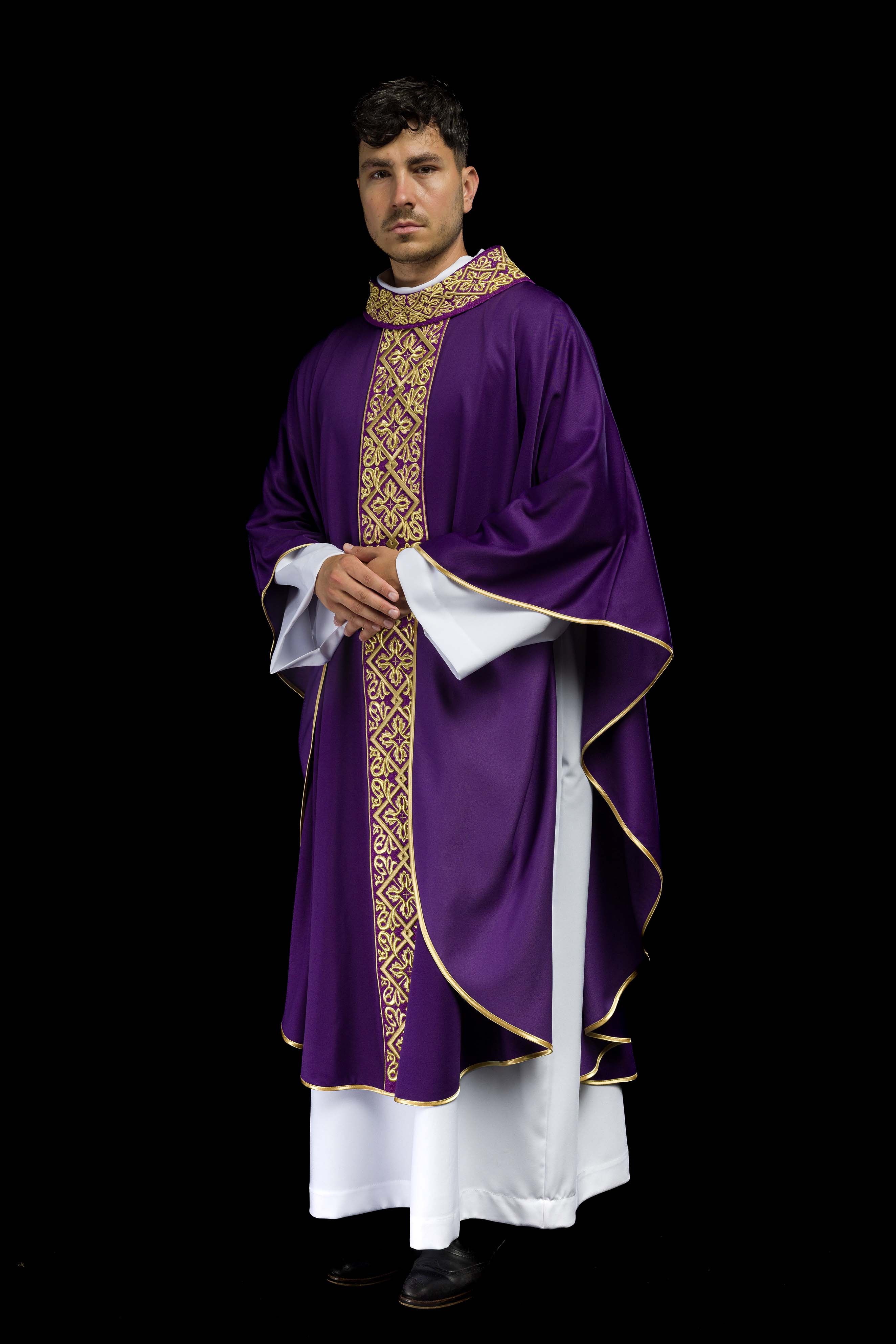 Purple chasuble with embroidered collar - CHASUBLES.COM