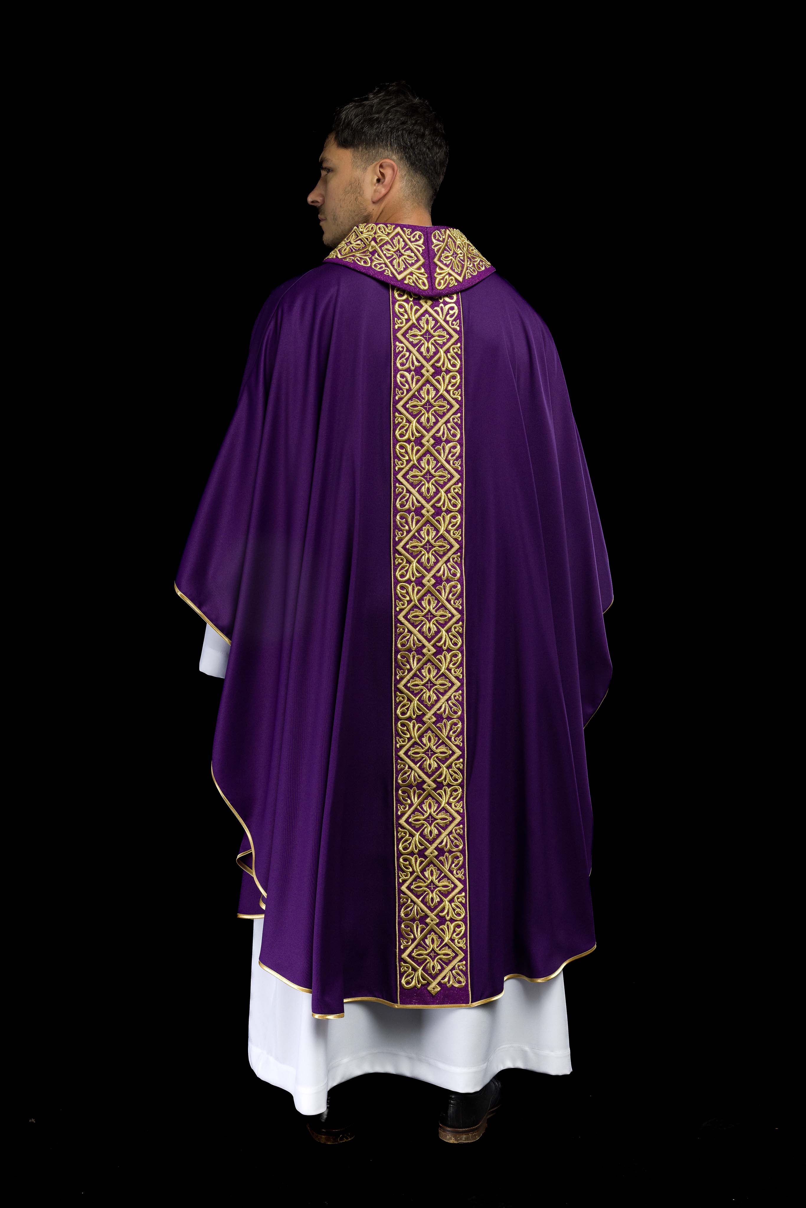 Purple chasuble with embroidered collar - CHASUBLES.COM