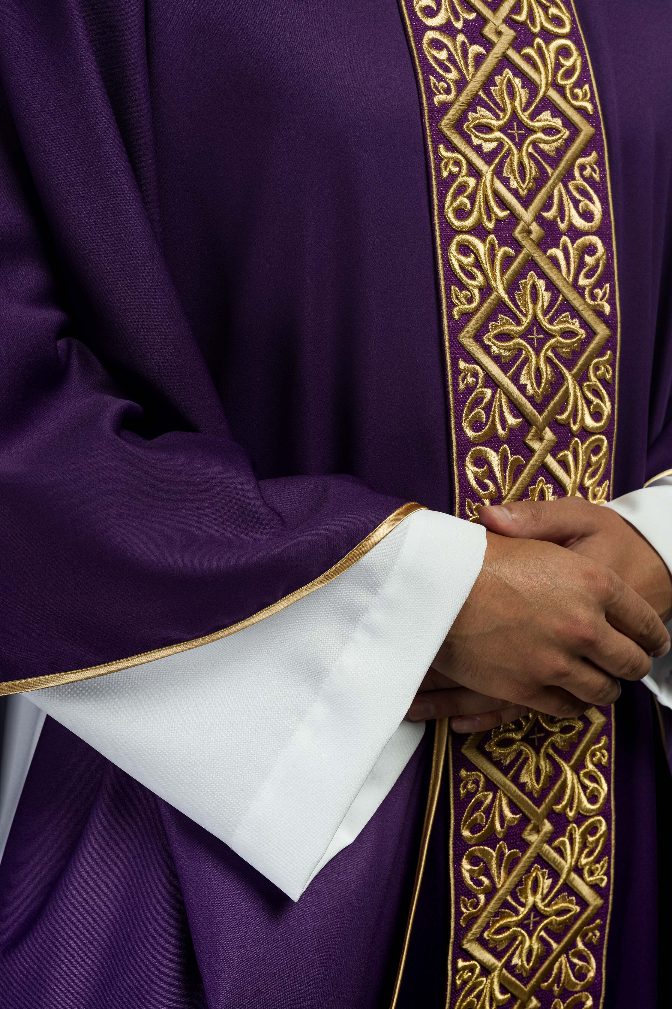 Purple chasuble with embroidered collar - CHASUBLES.COM