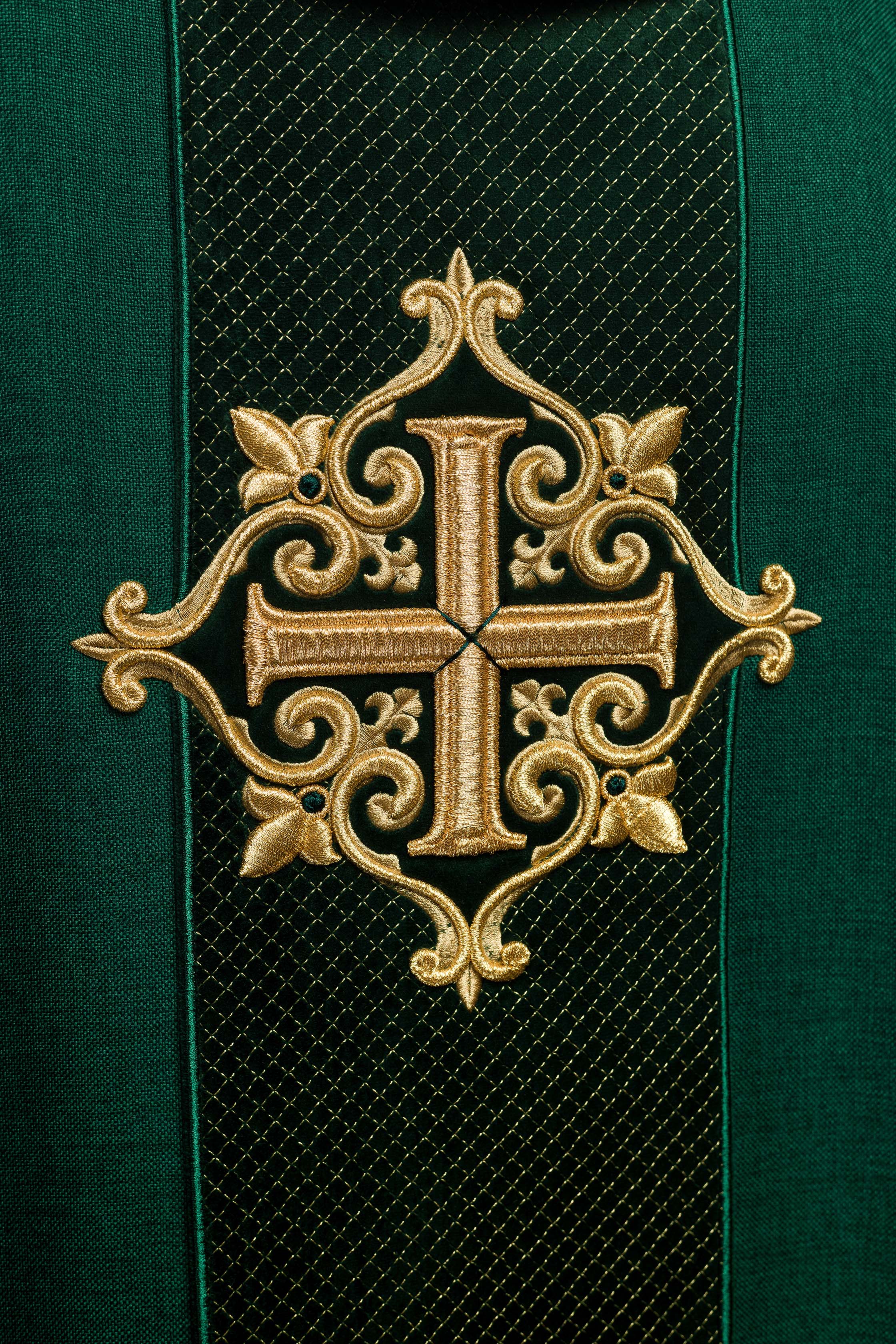 Chasuble embroidered with Green Cross - CHASUBLES.COM