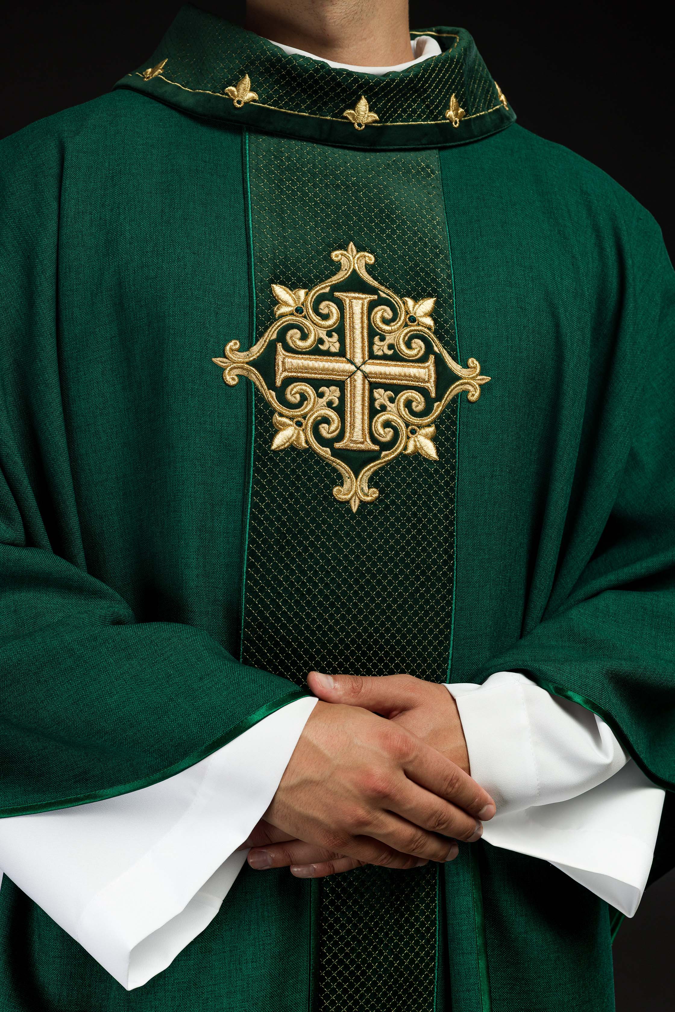 Chasuble embroidered with Green Cross - CHASUBLES.COM