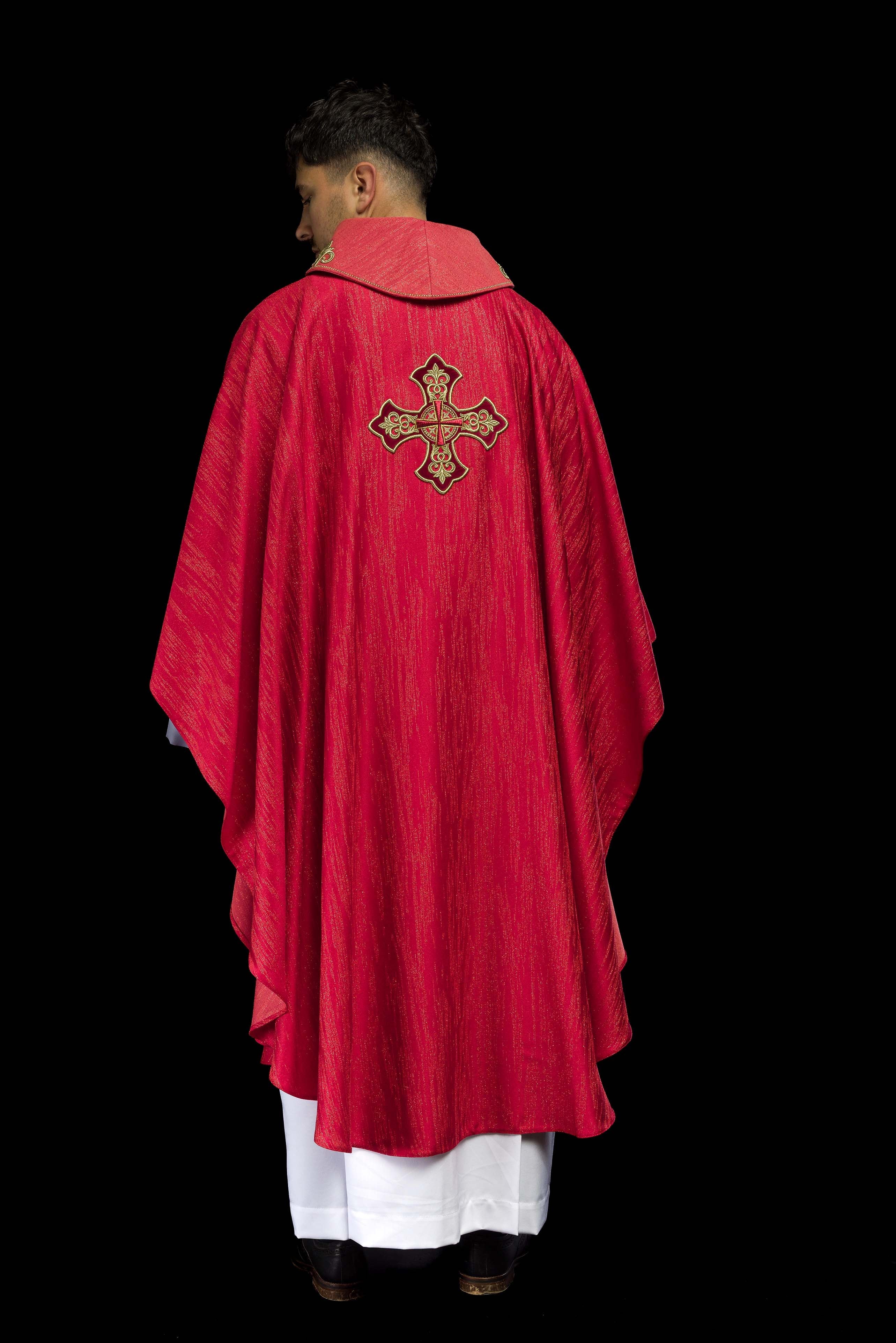 Red liturgical chasuble with embroidered cross on decorative fabric - CHASUBLES.COM