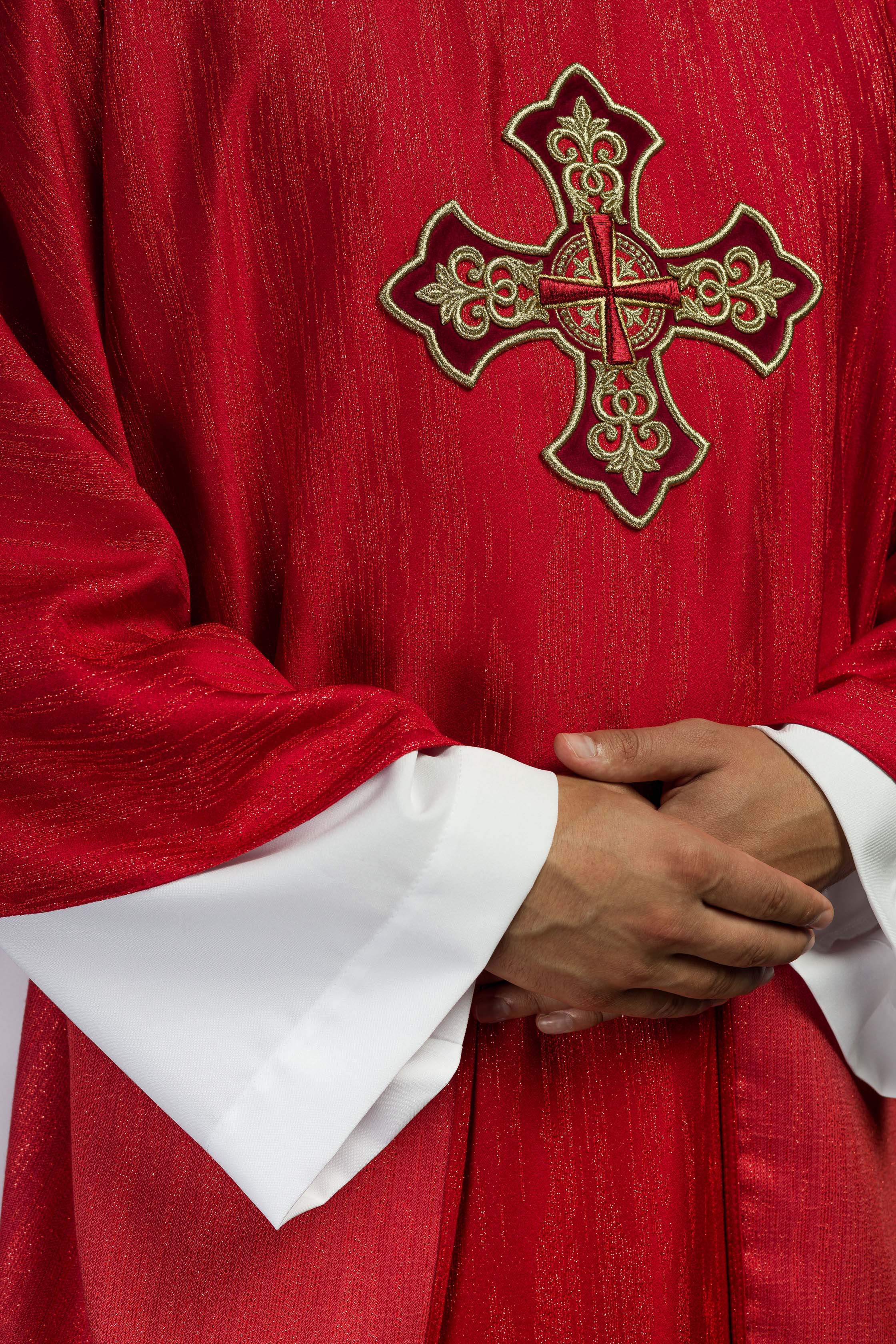 Red liturgical chasuble with embroidered cross on decorative fabric - CHASUBLES.COM