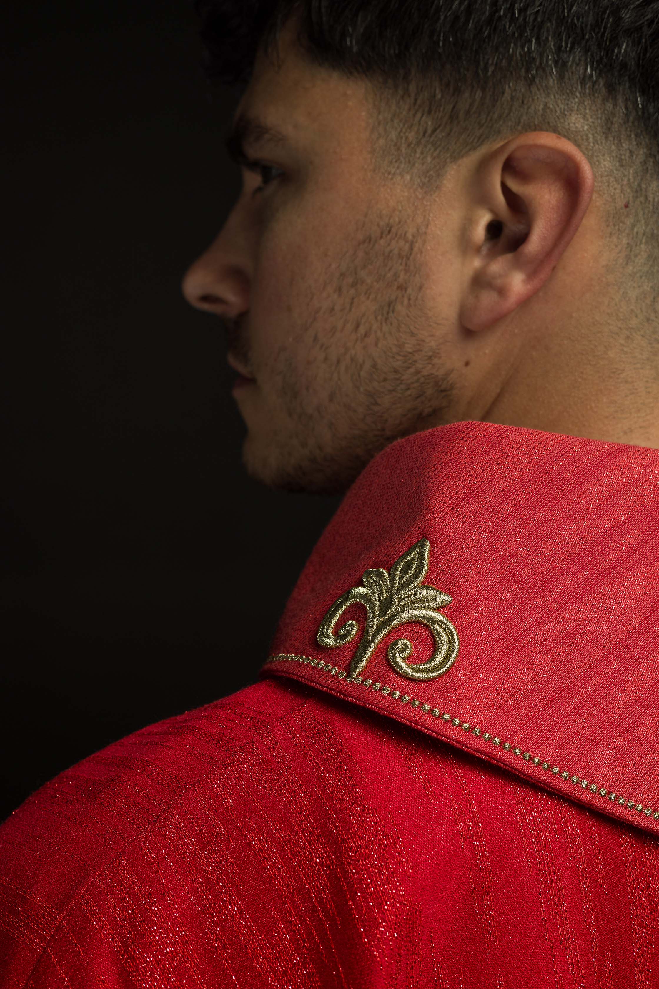Red liturgical chasuble with embroidered cross on decorative fabric - CHASUBLES.COM