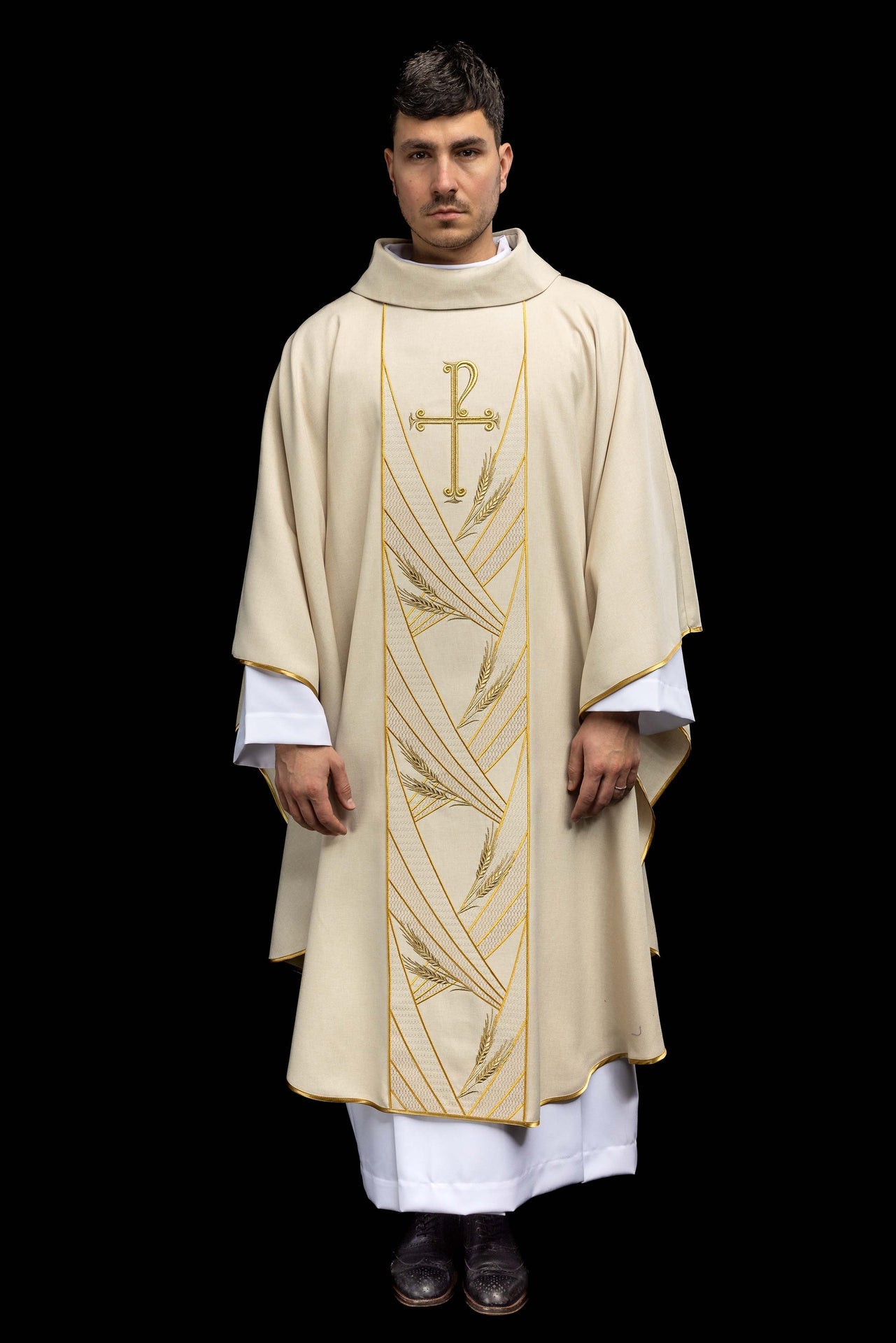 Ornat w kolorze ecru z haftowanym pasem Pax - CHASUBLES.COM