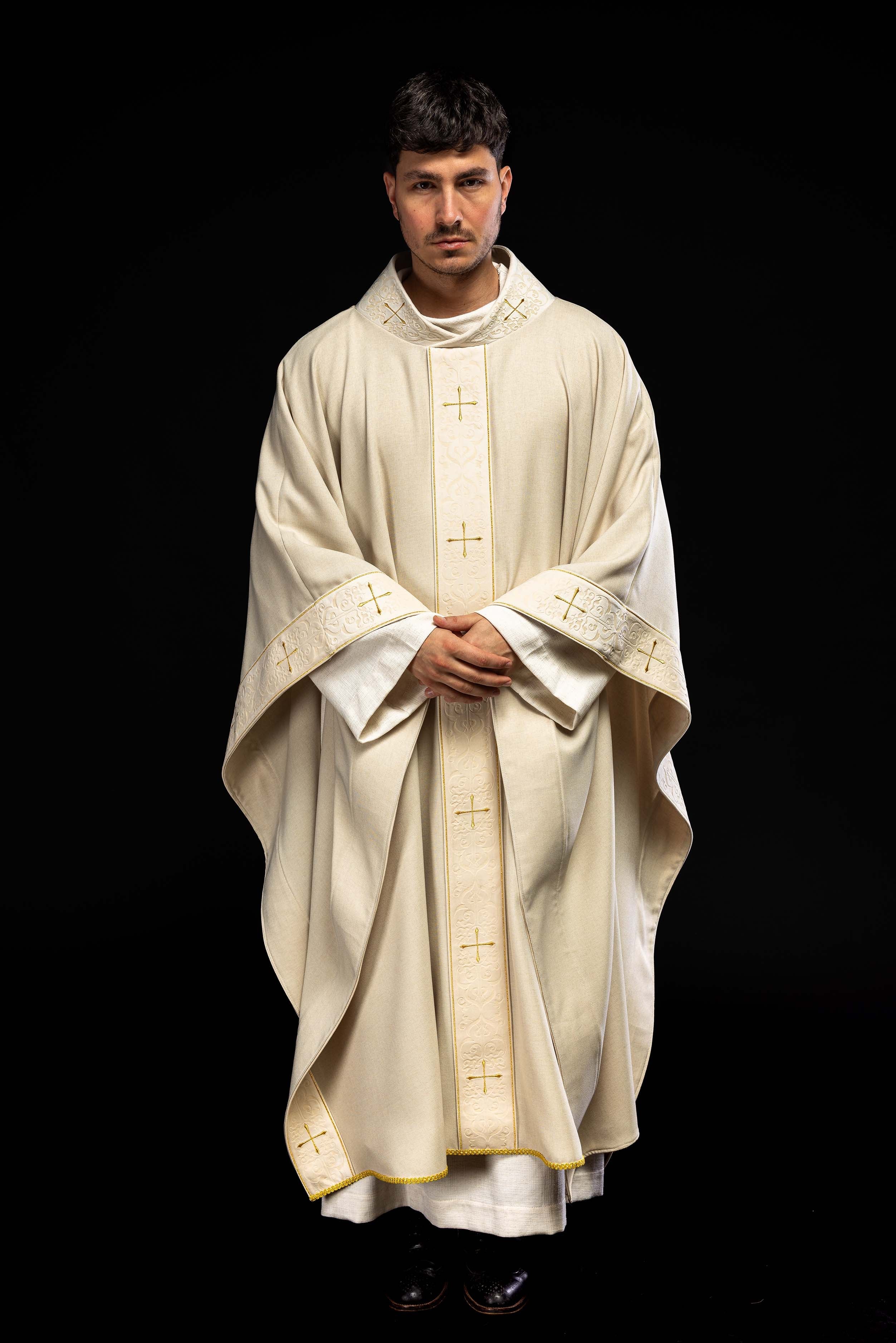 Chasuble in ecru color with an embroidered band and collar decorated with crosses - CHASUBLES.COM