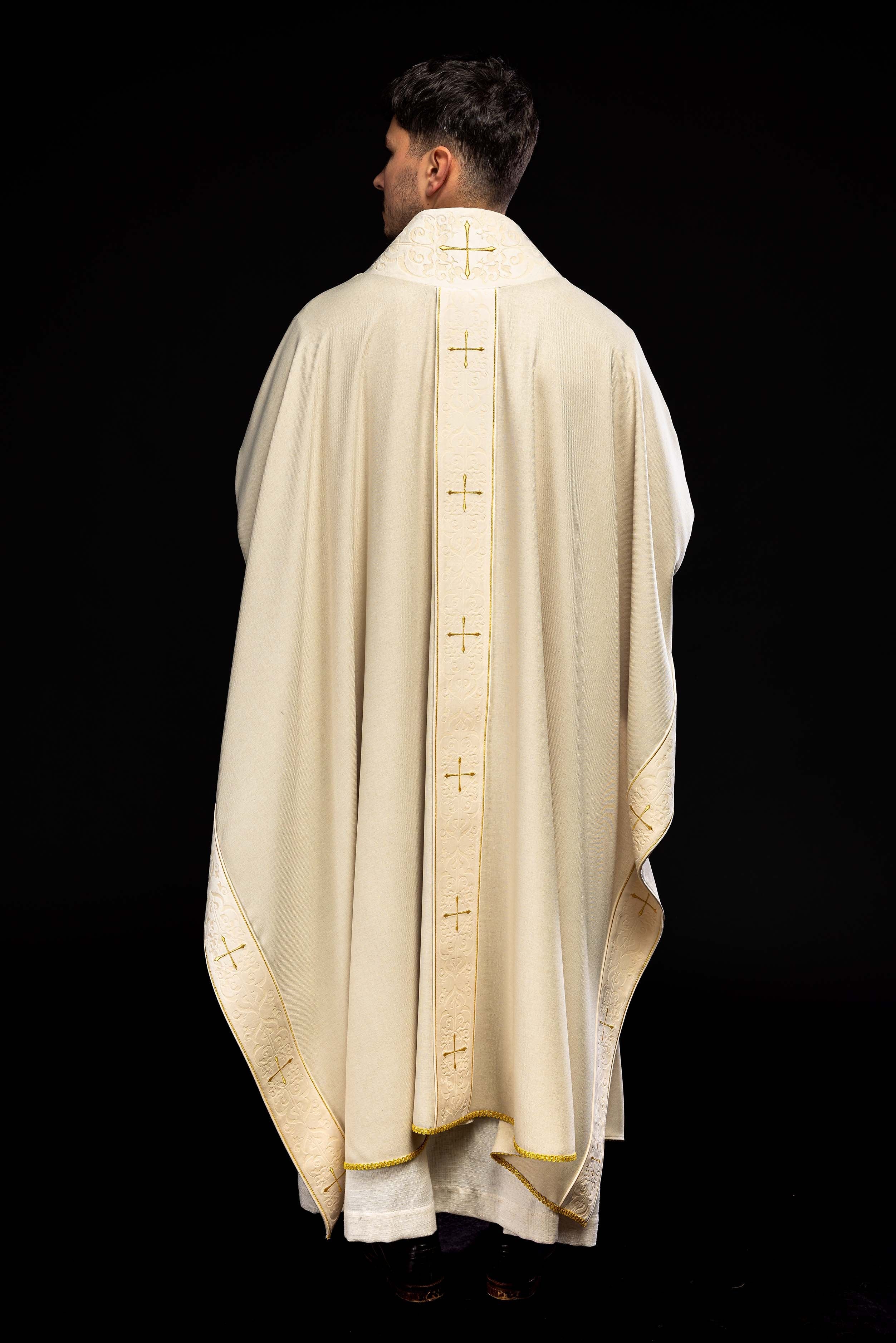Chasuble in ecru color with an embroidered band and collar decorated with crosses - CHASUBLES.COM