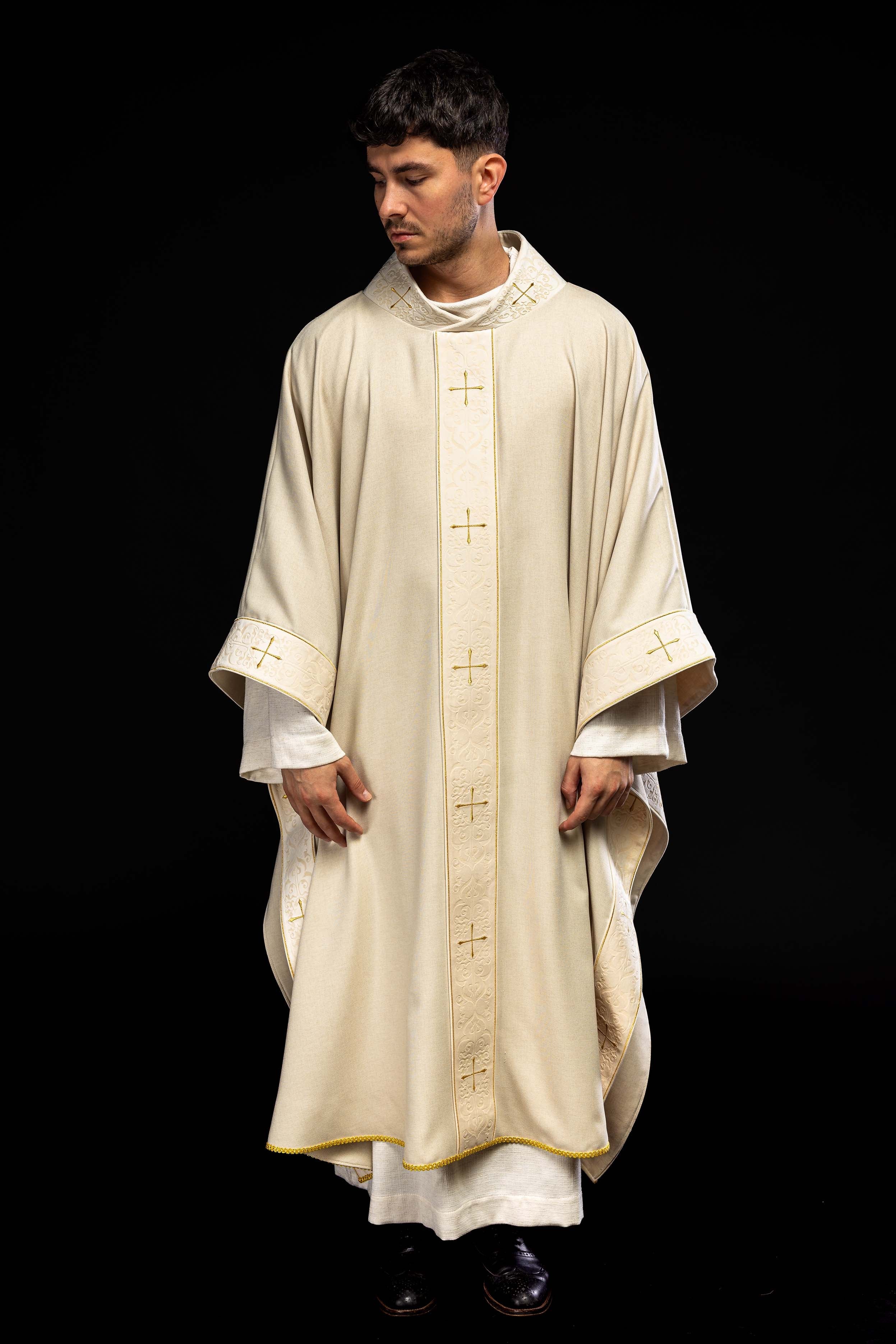 Chasuble in ecru color with an embroidered band and collar decorated with crosses - CHASUBLES.COM