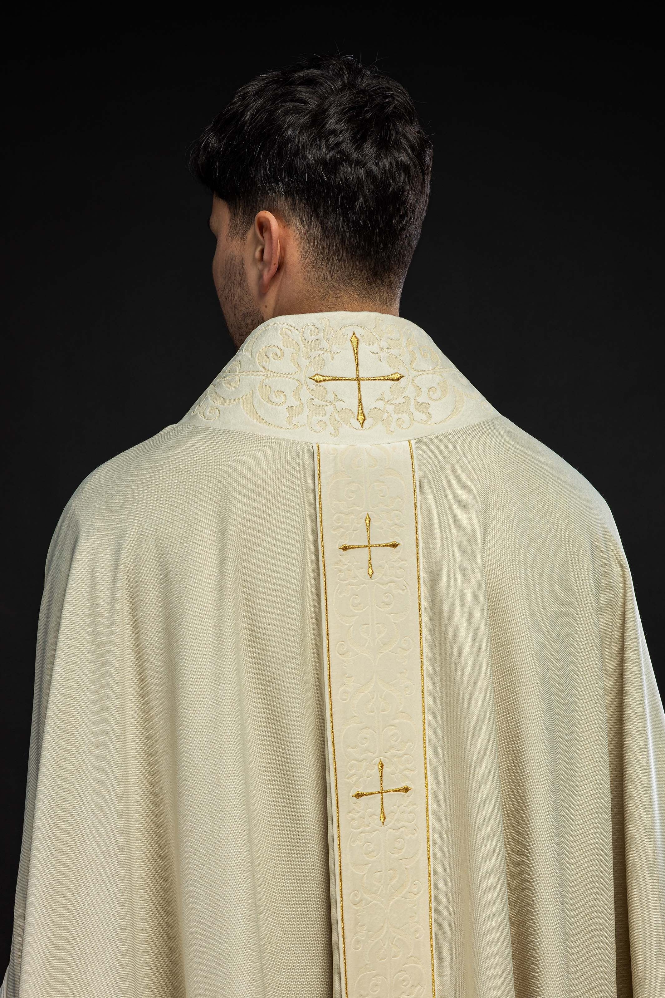 Chasuble in ecru color with an embroidered band and collar decorated with crosses - CHASUBLES.COM