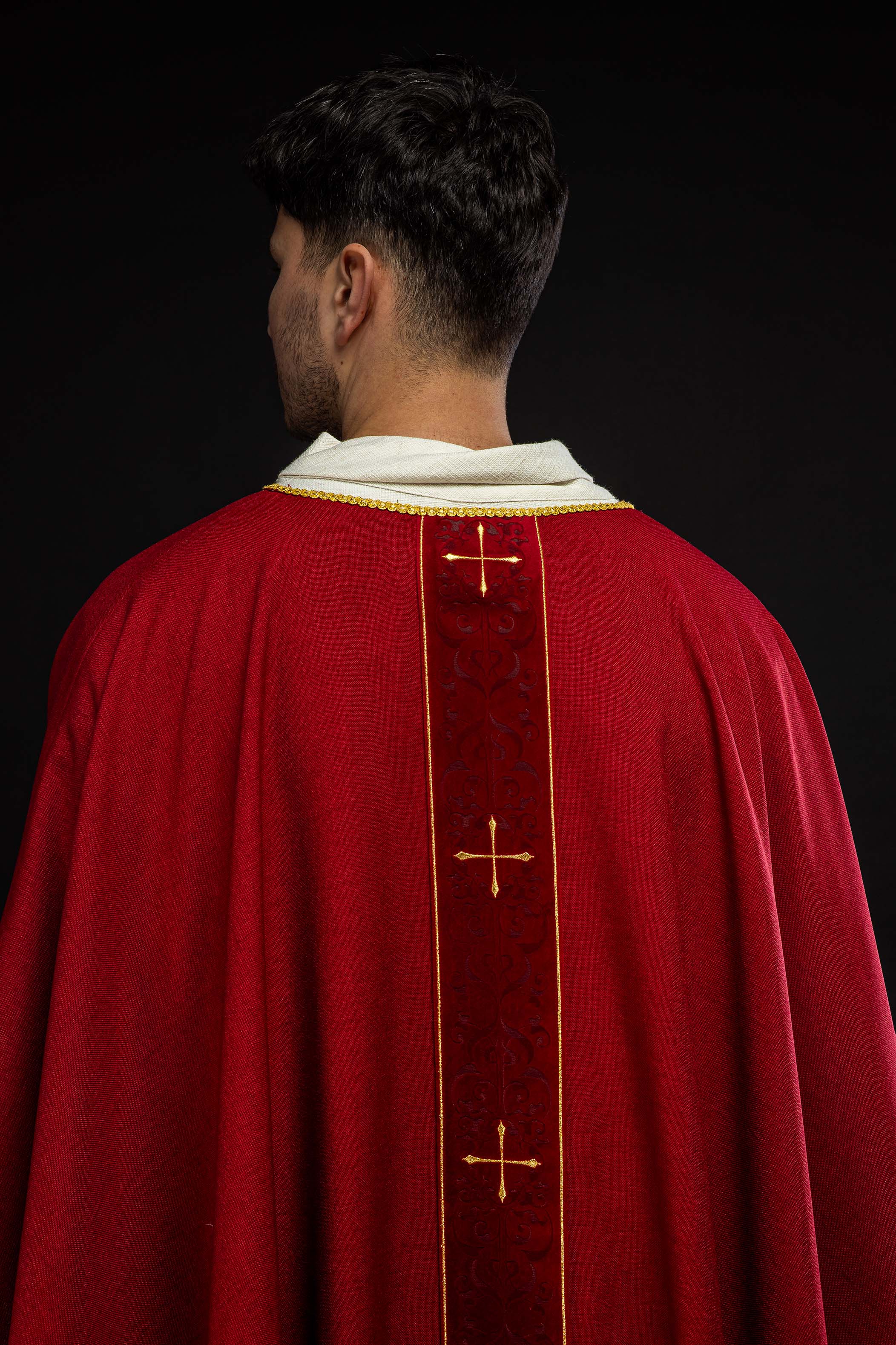 Red chasuble with an embroidered band of crosses - CHASUBLES.COM