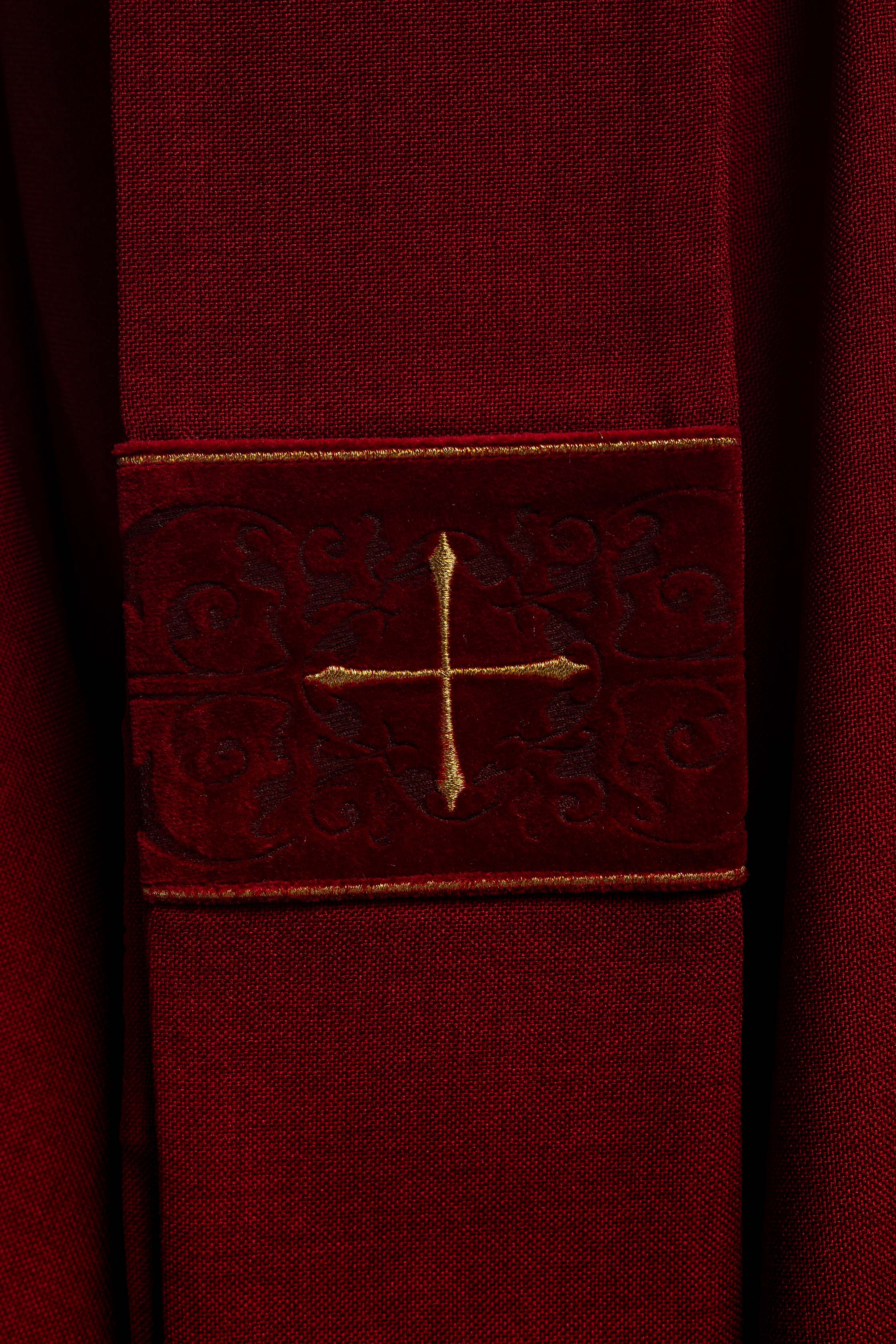 Red chasuble with an embroidered band of crosses - CHASUBLES.COM