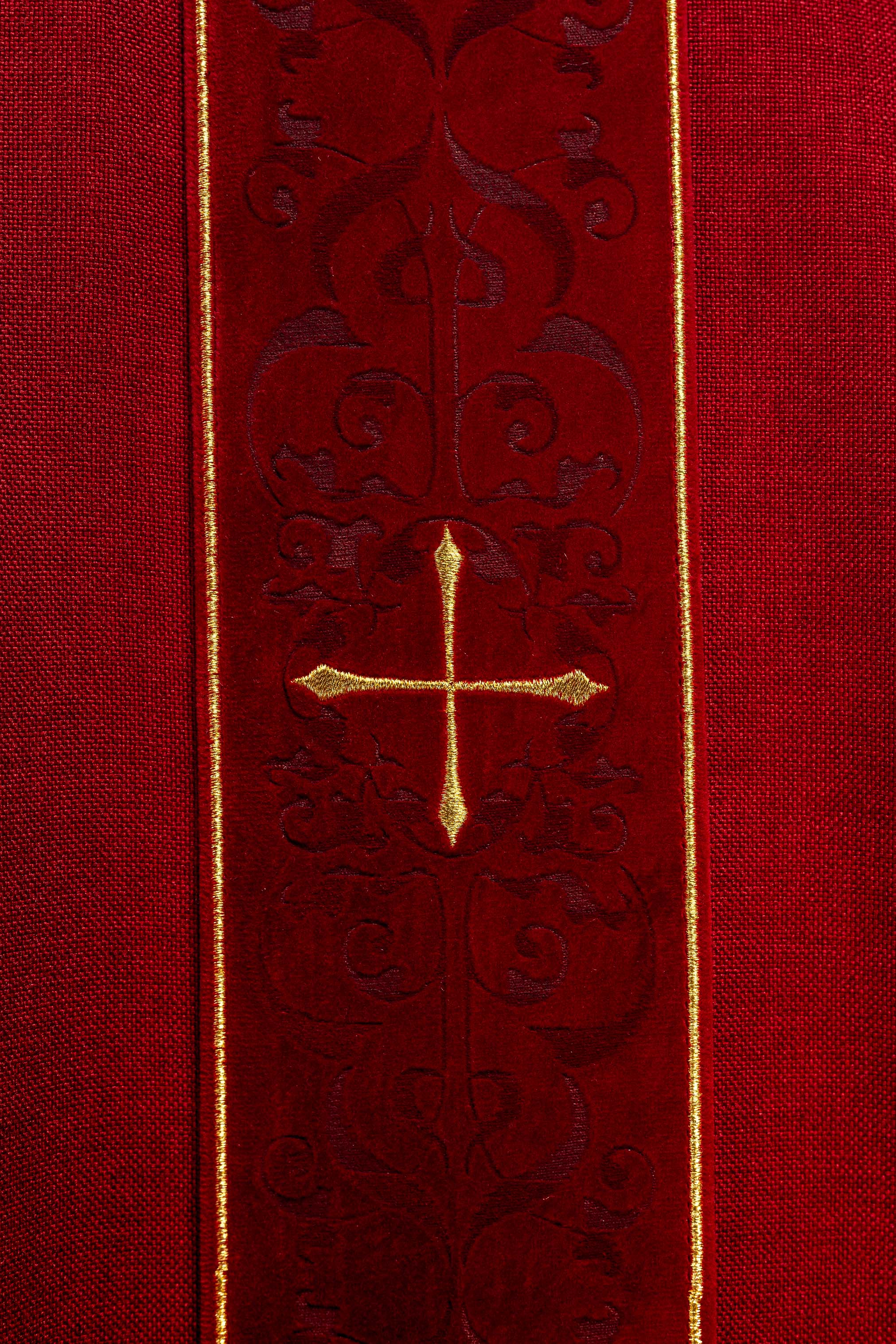 Red chasuble with an embroidered band of crosses - CHASUBLES.COM