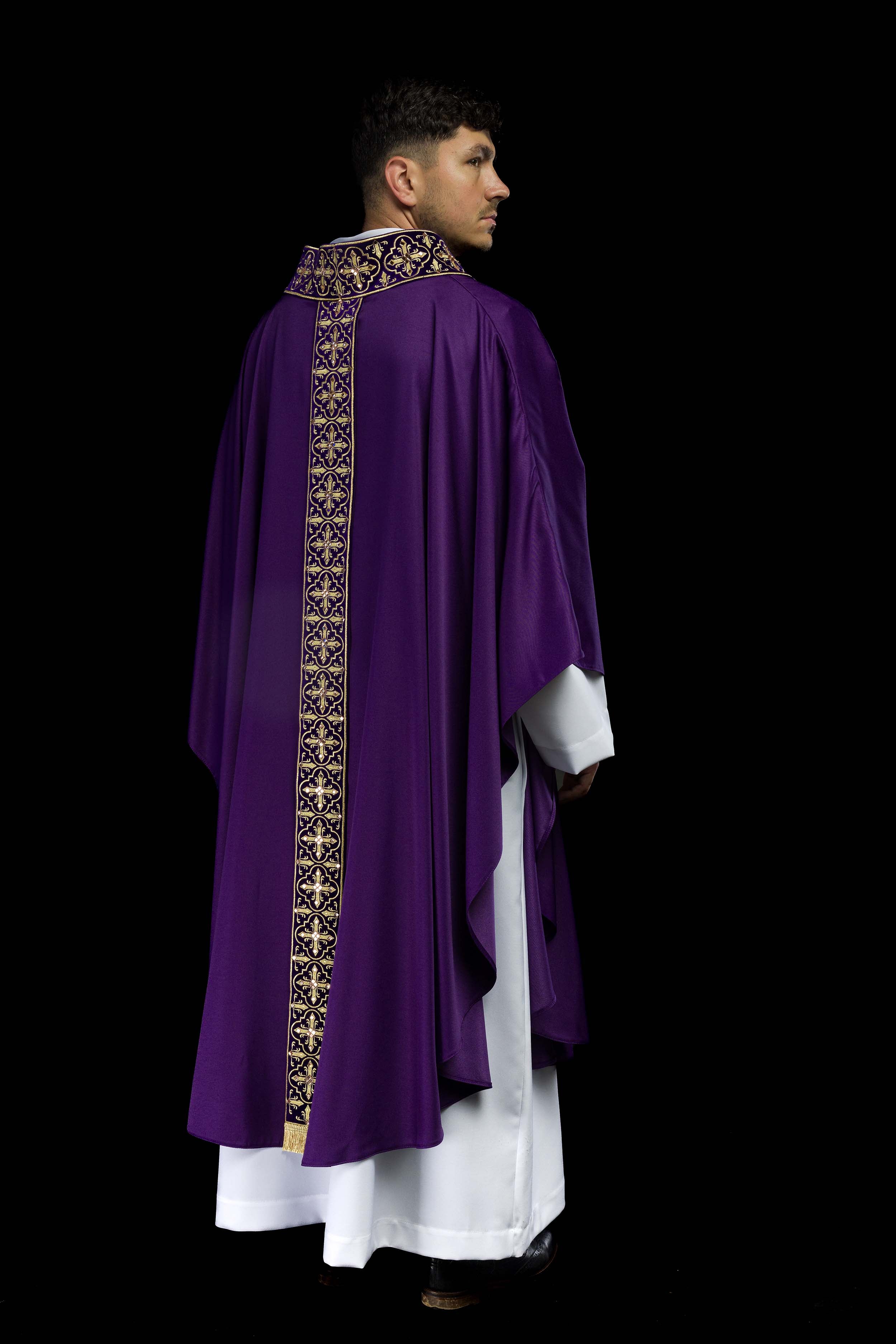 Purple chasuble adorned with stones and a narrow band - CHASUBLES.COM