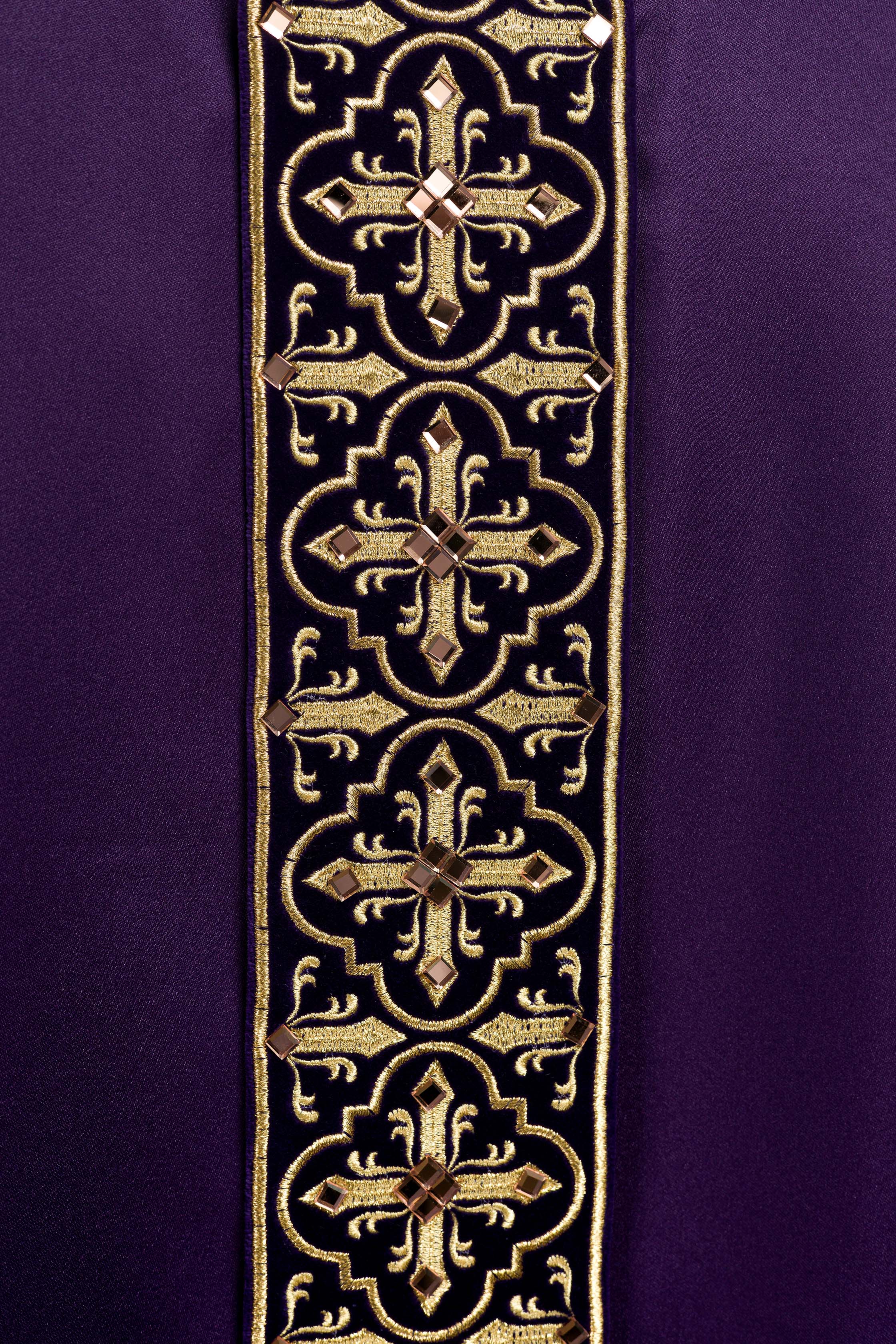 Purple chasuble adorned with stones and a narrow band - CHASUBLES.COM