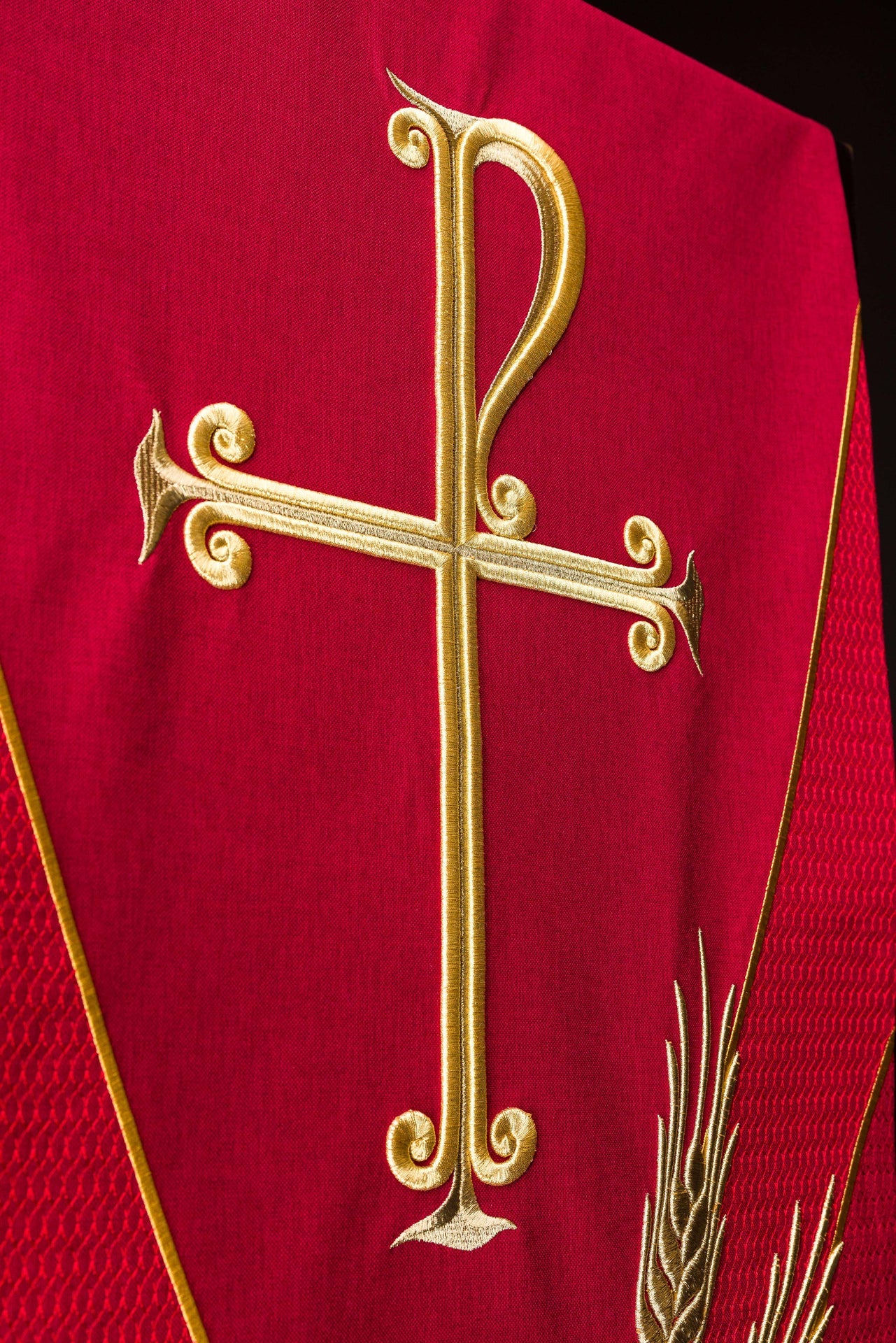 Red lectern cloth with PAX embroidery - CHASUBLES.COM