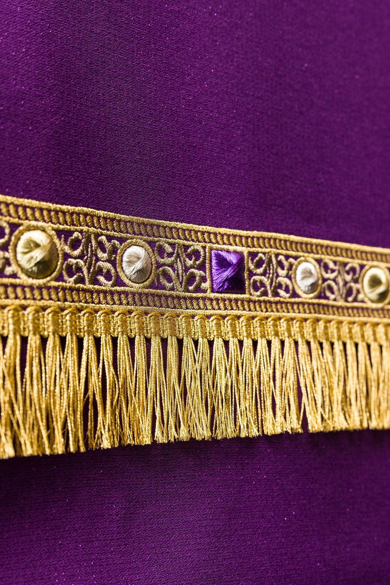 Purple lectern cloth with Advent embroidery - CHASUBLES.COM