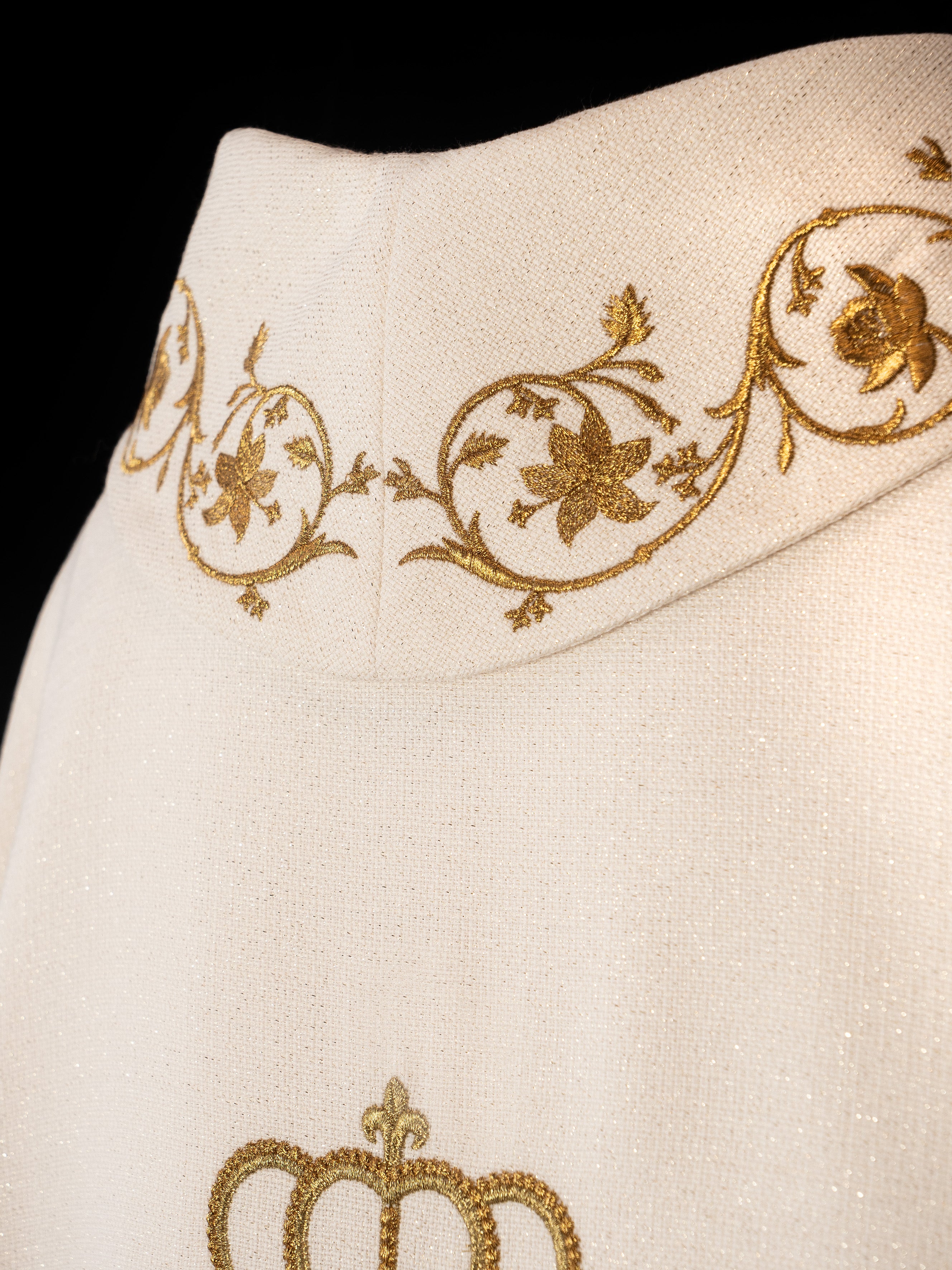 Liturgical chasuble with embroidered Maria Crown motif - CHASUBLES.COM