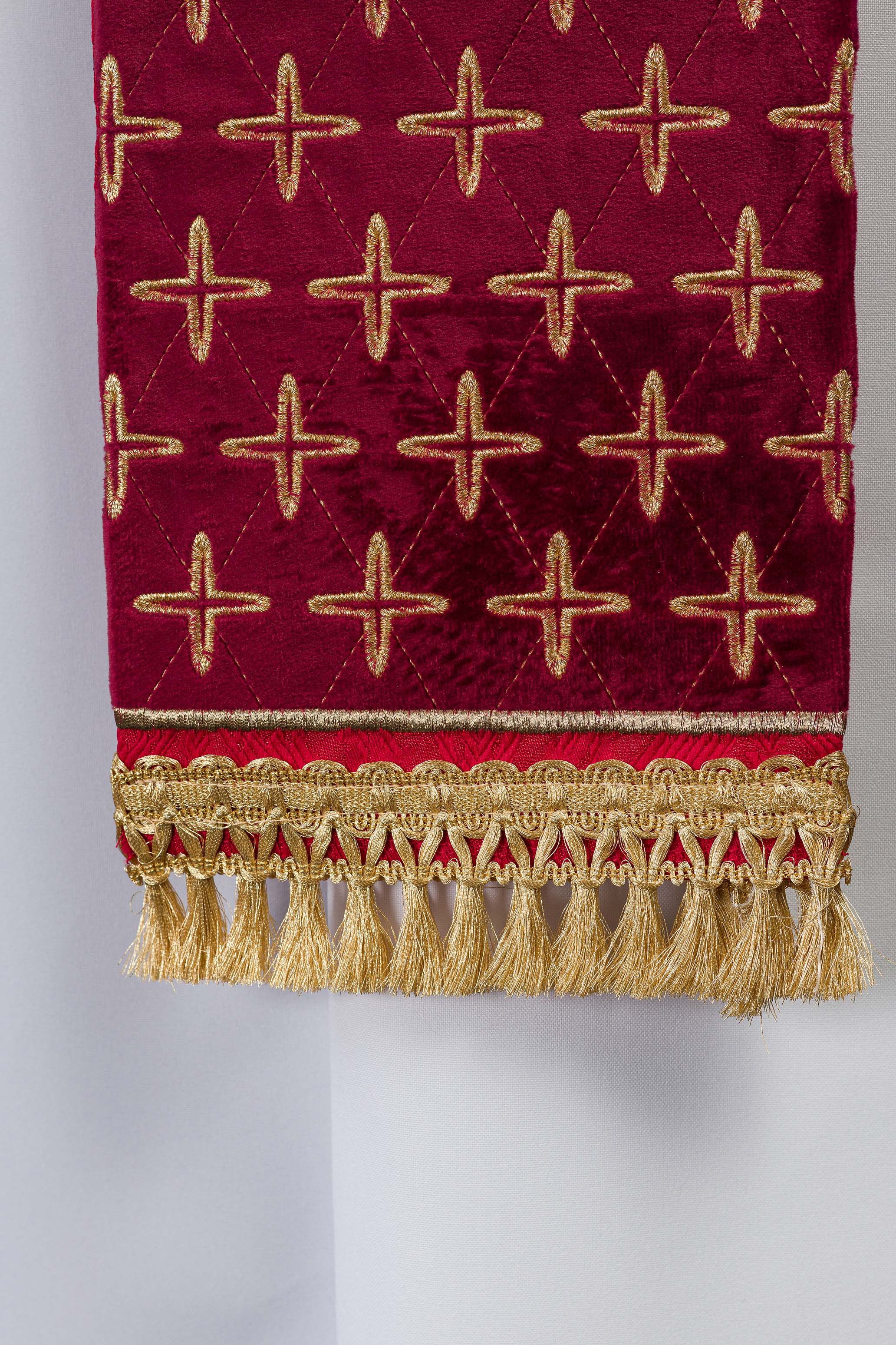 Red Embroidered Jacquard Stole with Cross Motifs - CHASUBLES.COM